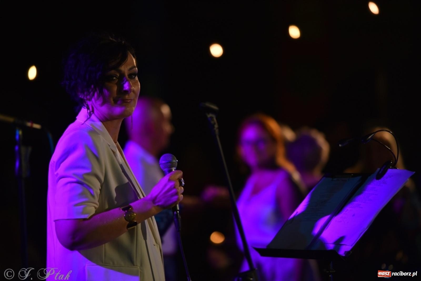 Zdjęcie w galerii na portalu naszraciborz.pl: Potańcówka na OFCE: Kraków Street Band i dancing pod Tęczową w klimatach swingowych wiadomości z regionu