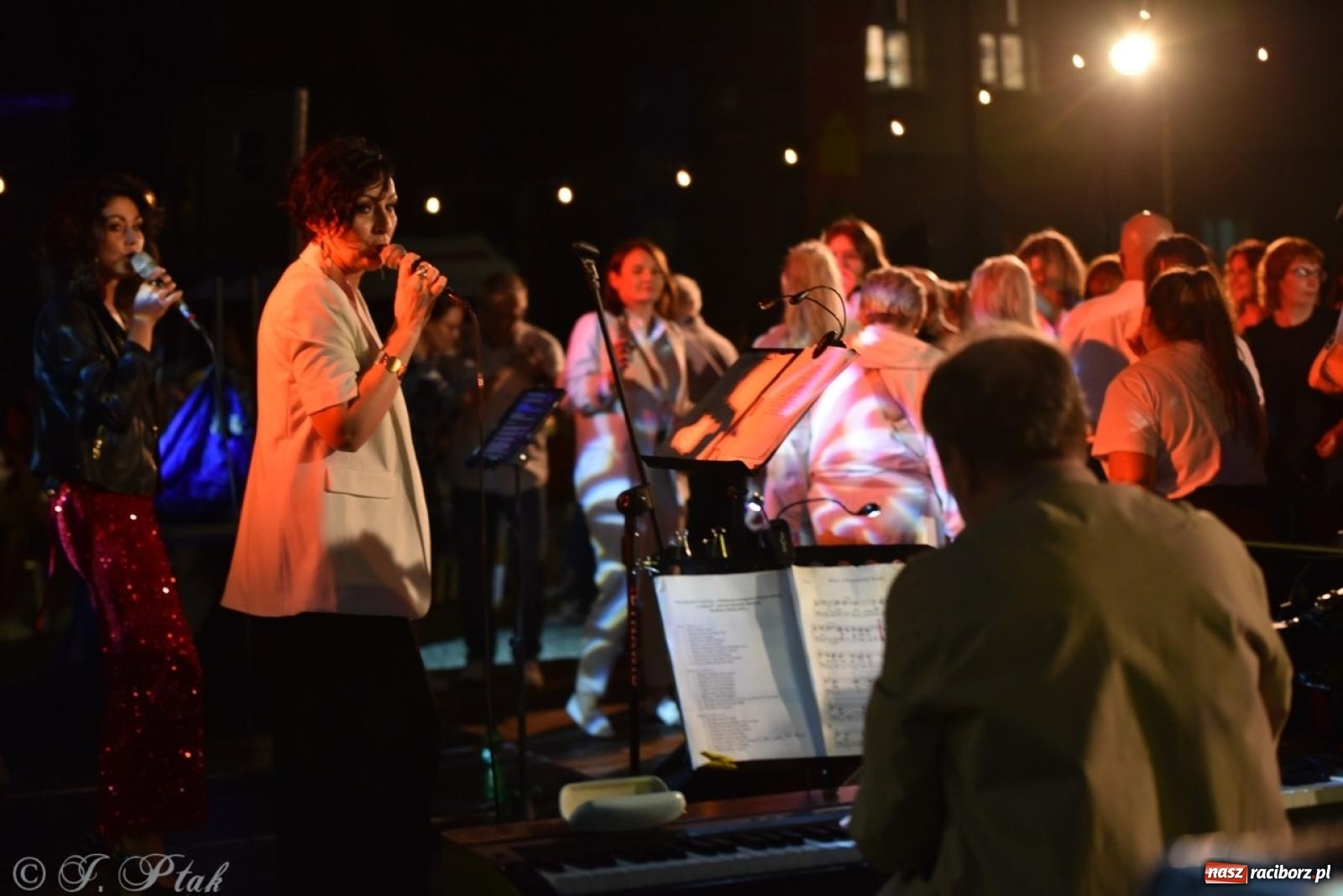 Zdjęcie w galerii na portalu naszraciborz.pl: Potańcówka na OFCE: Kraków Street Band i dancing pod Tęczową w klimatach swingowych wiadomości z regionu