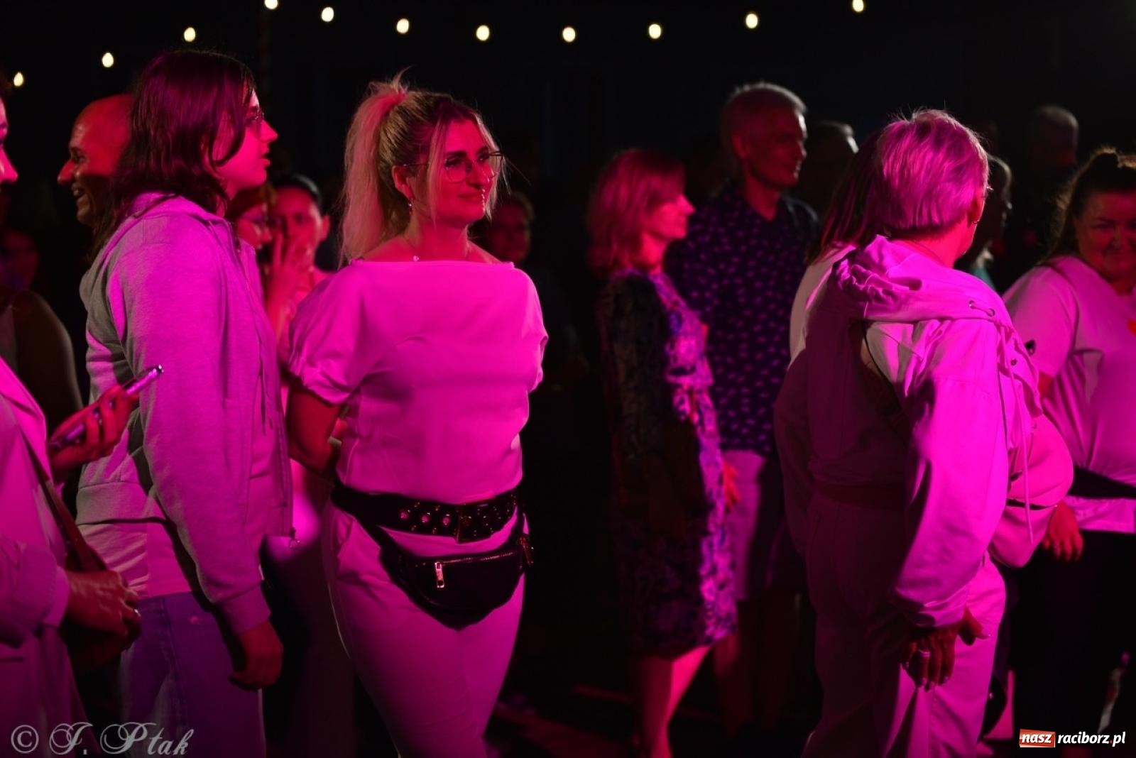 Zdjęcie w galerii na portalu naszraciborz.pl: Potańcówka na OFCE: Kraków Street Band i dancing pod Tęczową w klimatach swingowych wiadomości z regionu