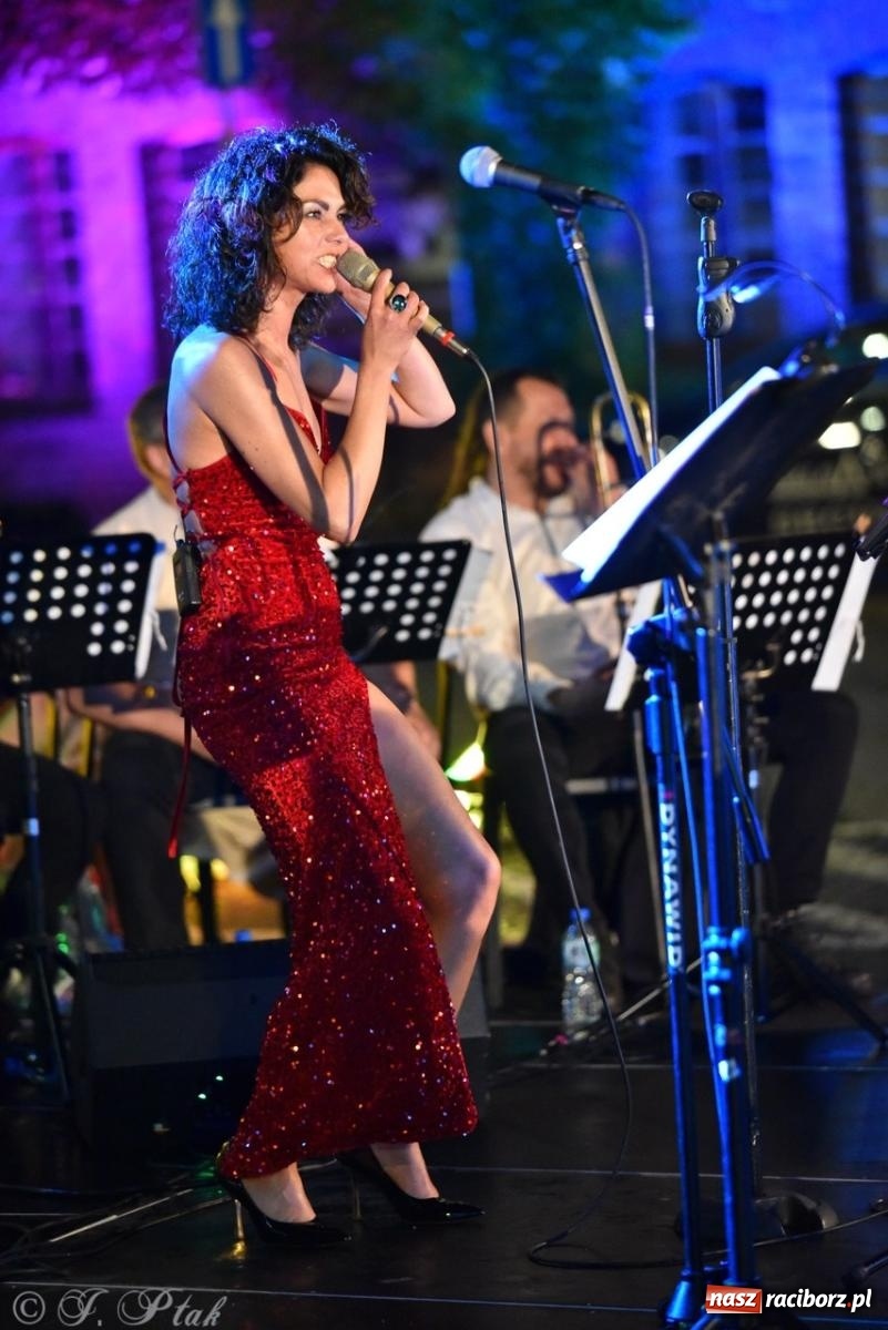 Zdjęcie w galerii na portalu naszraciborz.pl: Potańcówka na OFCE: Kraków Street Band i dancing pod Tęczową w klimatach swingowych wiadomości z regionu