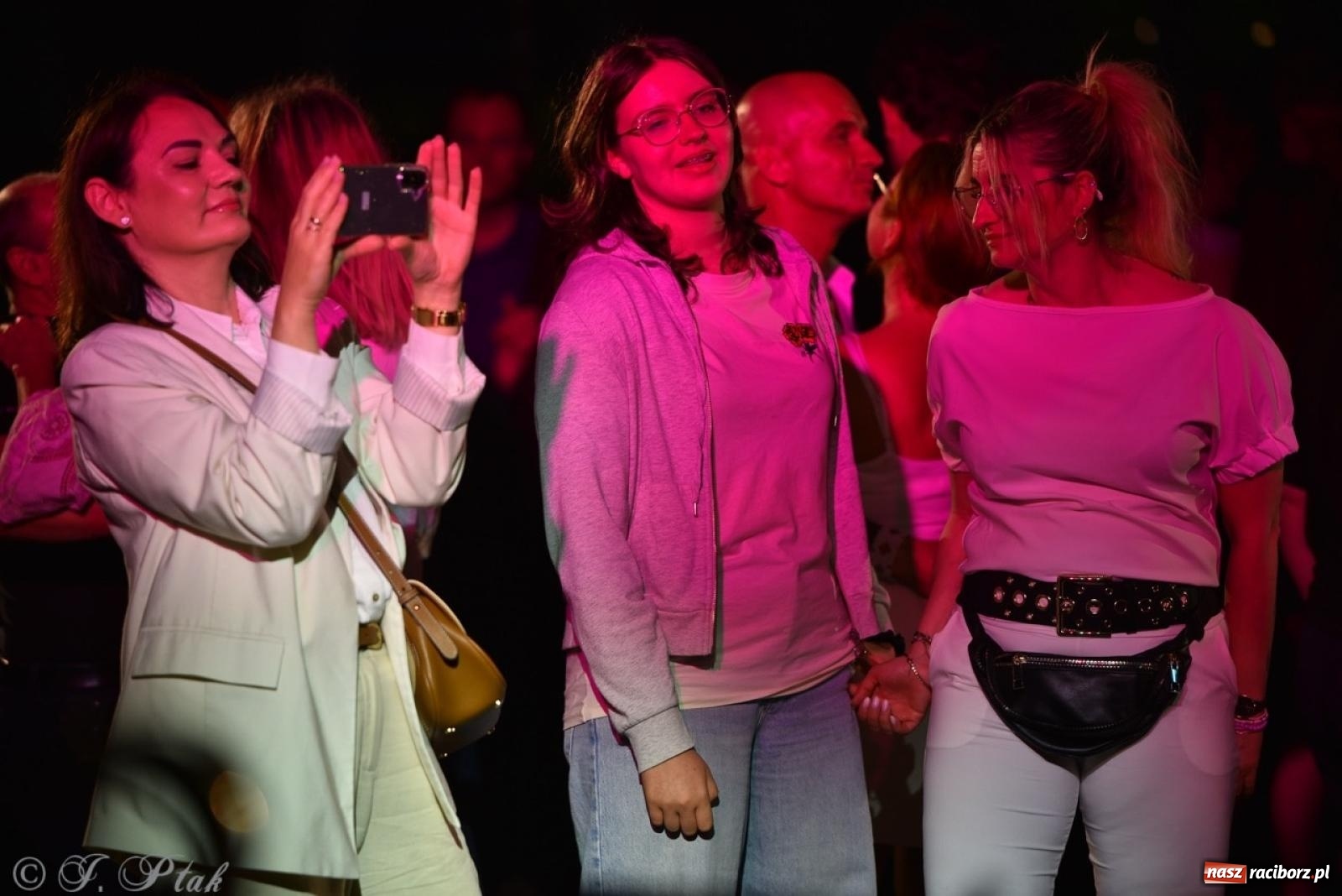Zdjęcie w galerii na portalu naszraciborz.pl: Potańcówka na OFCE: Kraków Street Band i dancing pod Tęczową w klimatach swingowych wiadomości z regionu