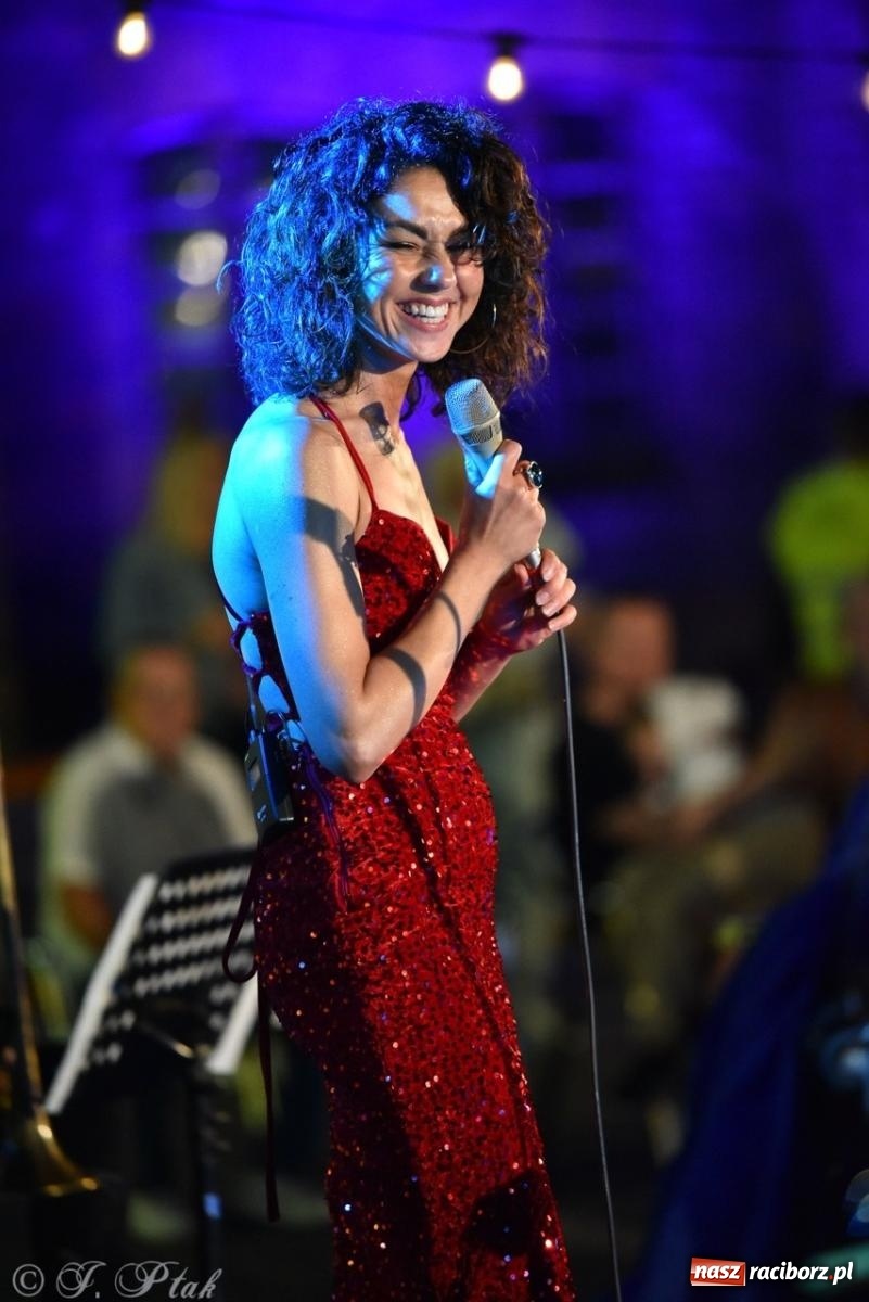 Zdjęcie w galerii na portalu naszraciborz.pl: Potańcówka na OFCE: Kraków Street Band i dancing pod Tęczową w klimatach swingowych wiadomości z regionu