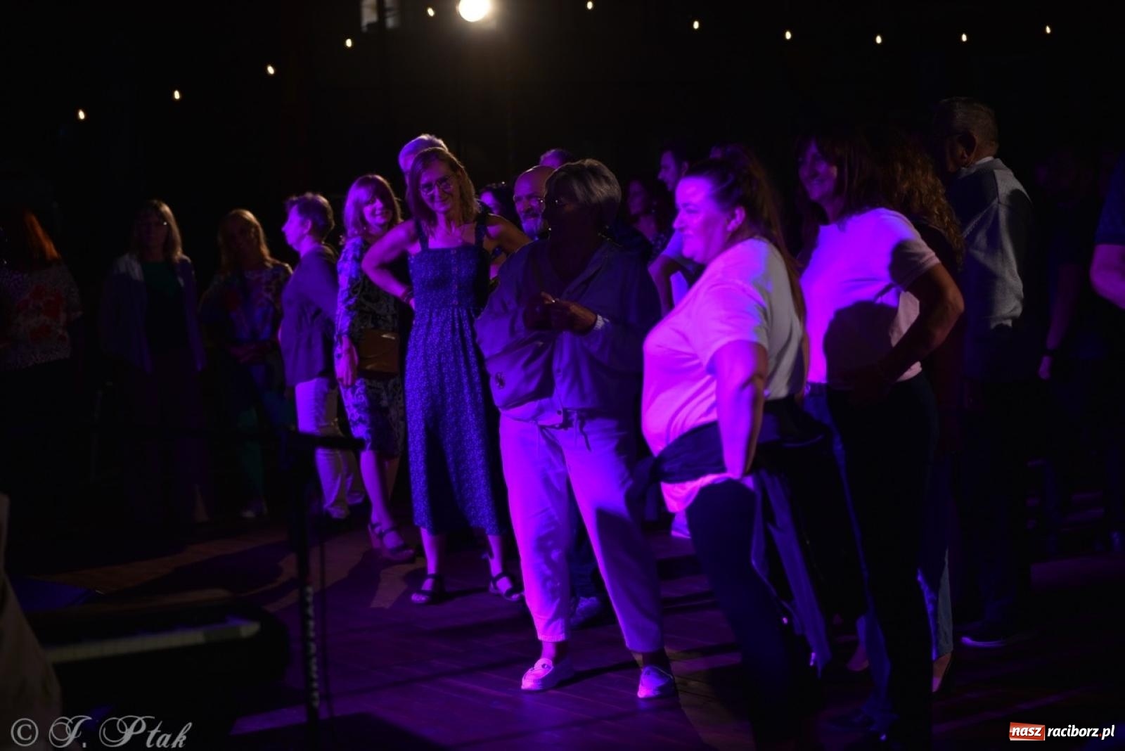 Zdjęcie w galerii na portalu naszraciborz.pl: Potańcówka na OFCE: Kraków Street Band i dancing pod Tęczową w klimatach swingowych wiadomości z regionu