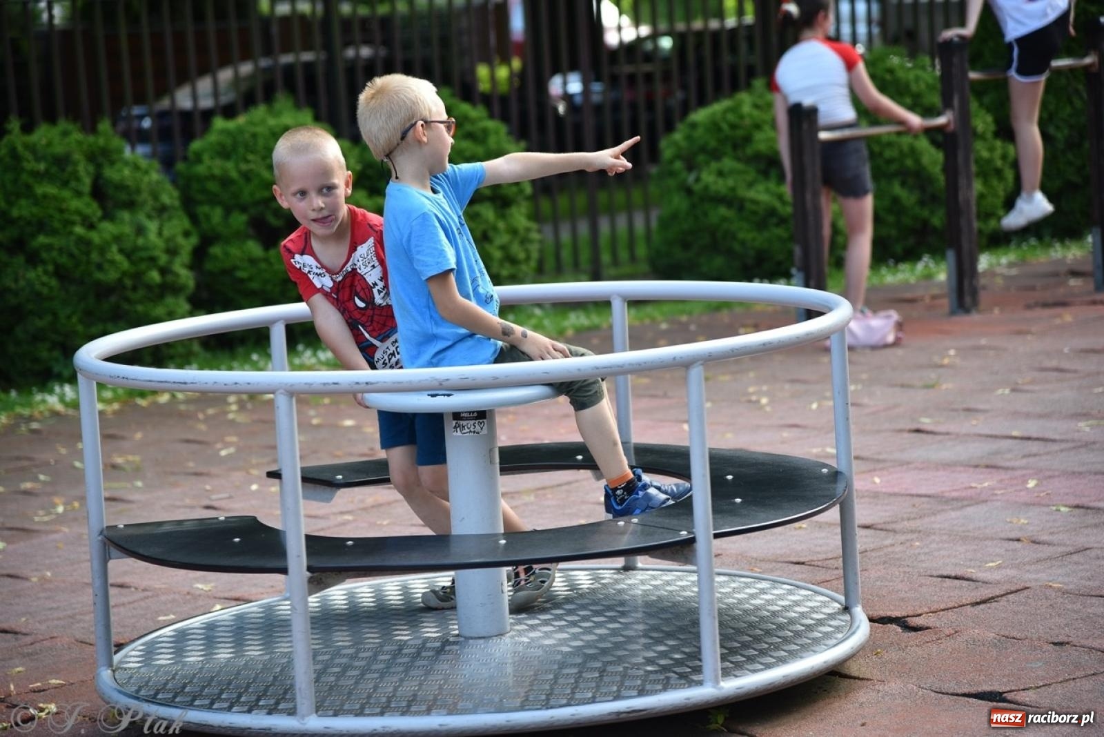 Zdjęcie w galerii na portalu naszraciborz.pl: Festyn szkolny przyciągnął tłumy do SP 15 [FOTO i WIDEO] wiadomości z regionu