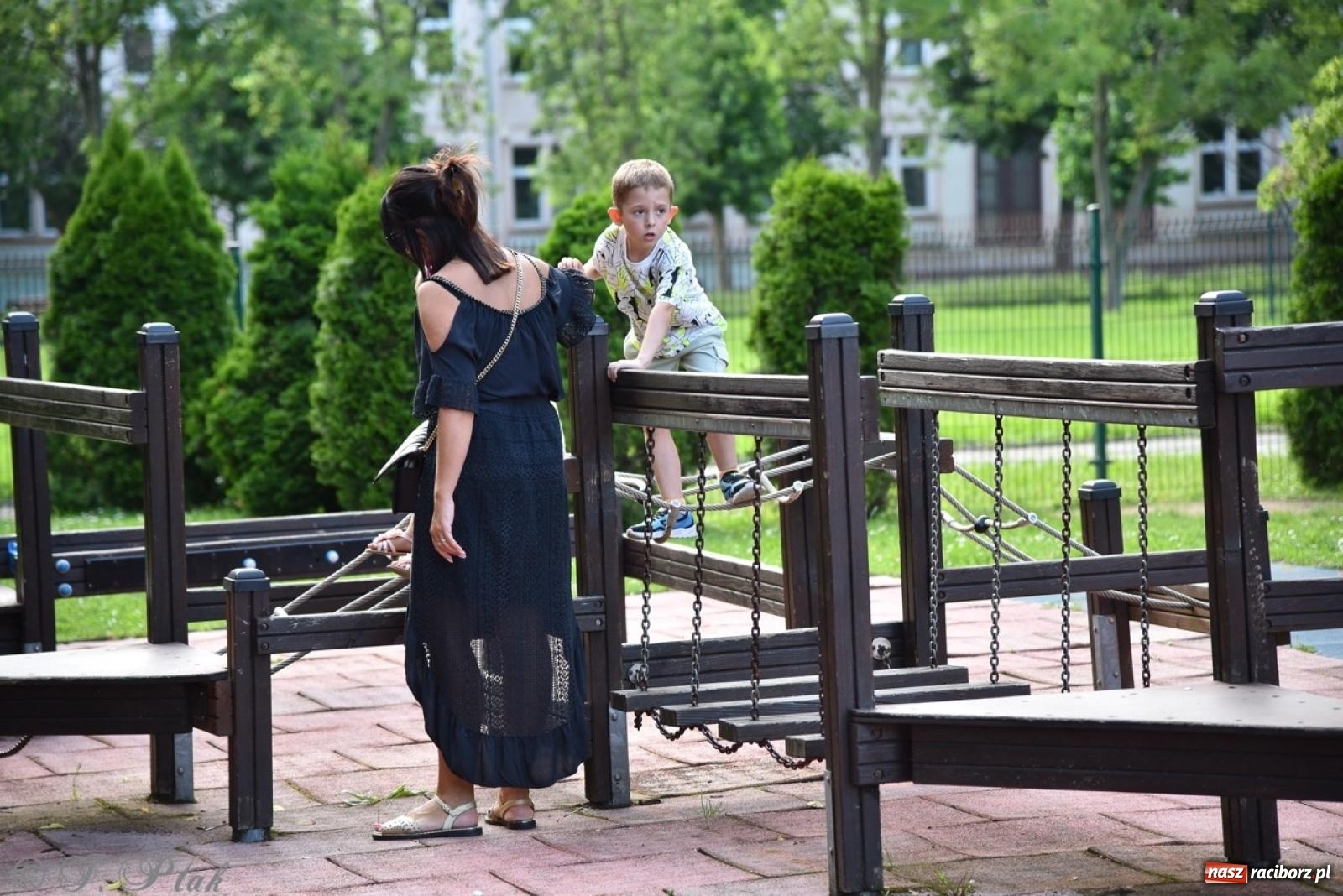 Zdjęcie w galerii na portalu naszraciborz.pl: Festyn szkolny przyciągnął tłumy do SP 15 [FOTO i WIDEO] wiadomości z regionu