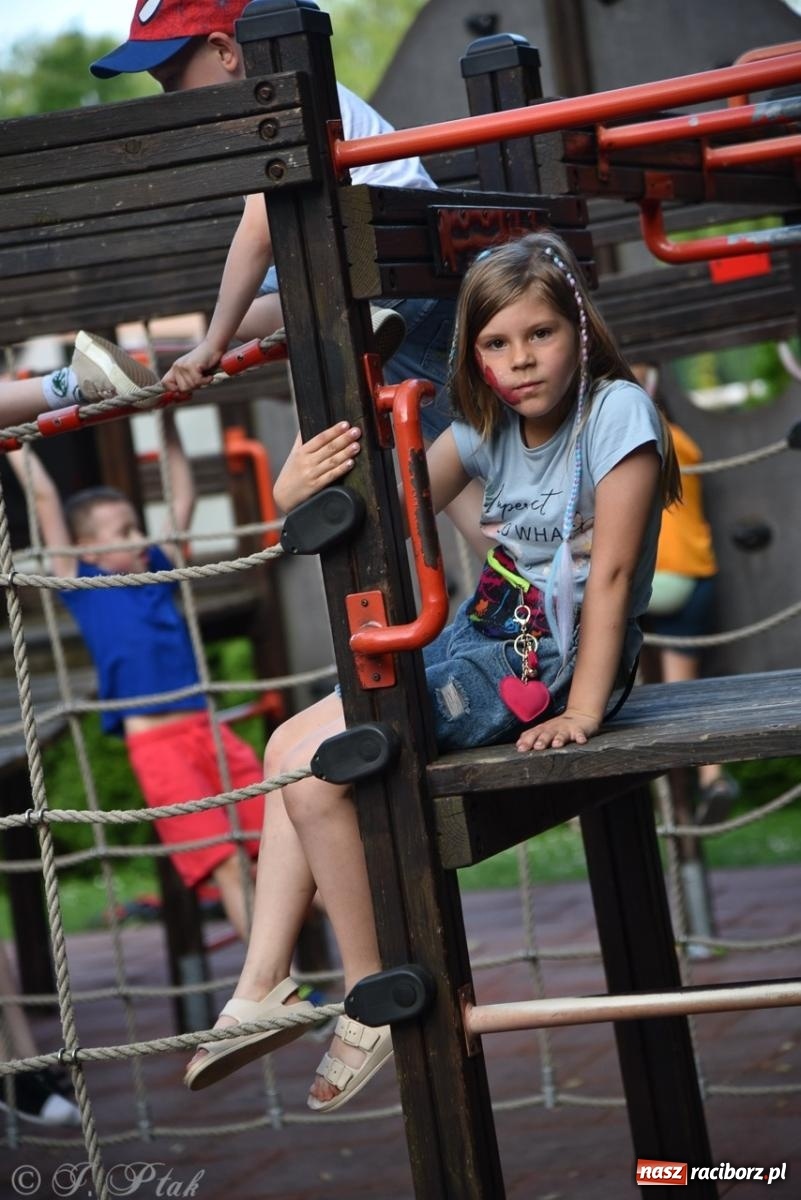 Zdjęcie w galerii na portalu naszraciborz.pl: Festyn szkolny przyciągnął tłumy do SP 15 [FOTO i WIDEO] wiadomości z regionu