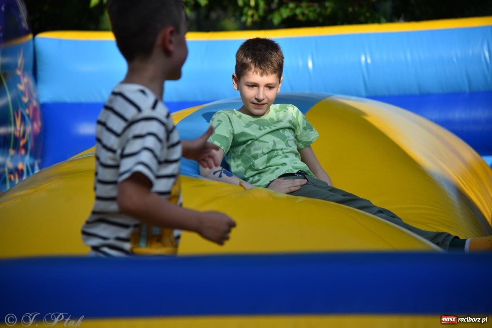 Zdjęcie w galerii na portalu naszraciborz.pl: Festyn szkolny przyciągnął tłumy do SP 15 [FOTO i WIDEO] wiadomości z regionu