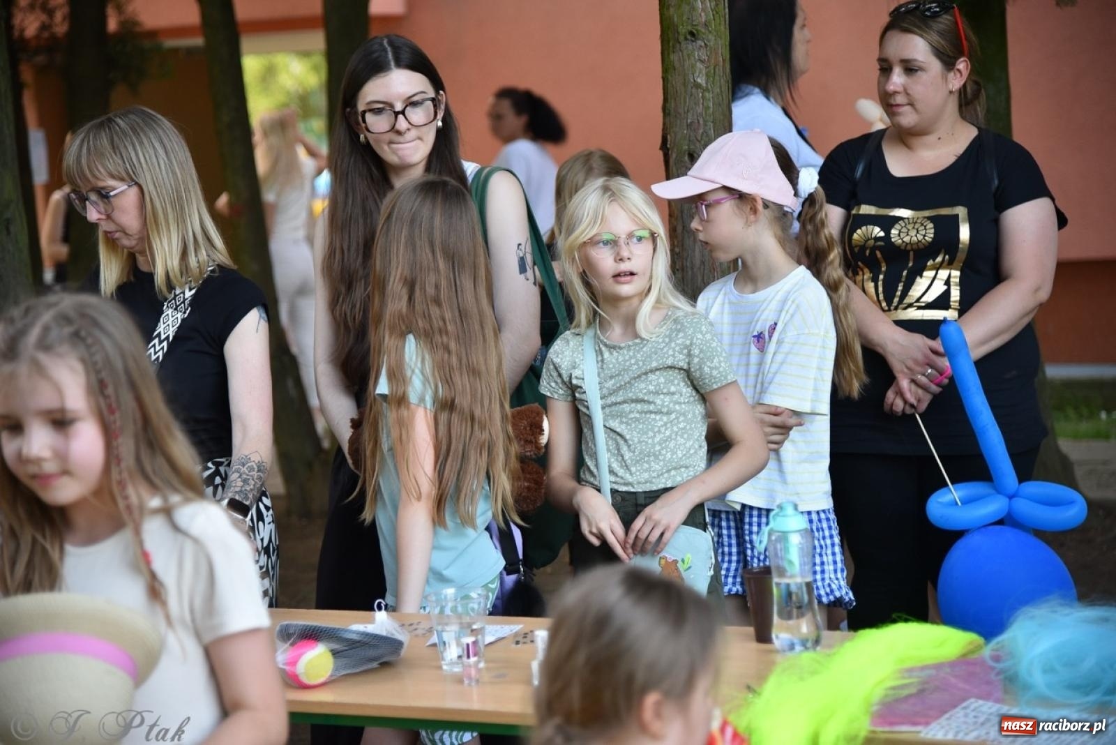 Zdjęcie w galerii na portalu naszraciborz.pl: Festyn szkolny przyciągnął tłumy do SP 15 [FOTO i WIDEO] wiadomości z regionu