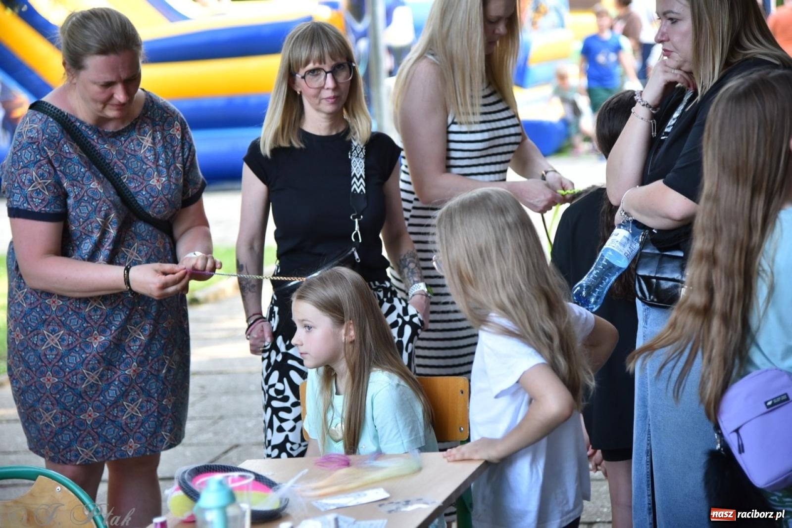 Zdjęcie w galerii na portalu naszraciborz.pl: Festyn szkolny przyciągnął tłumy do SP 15 [FOTO i WIDEO] wiadomości z regionu