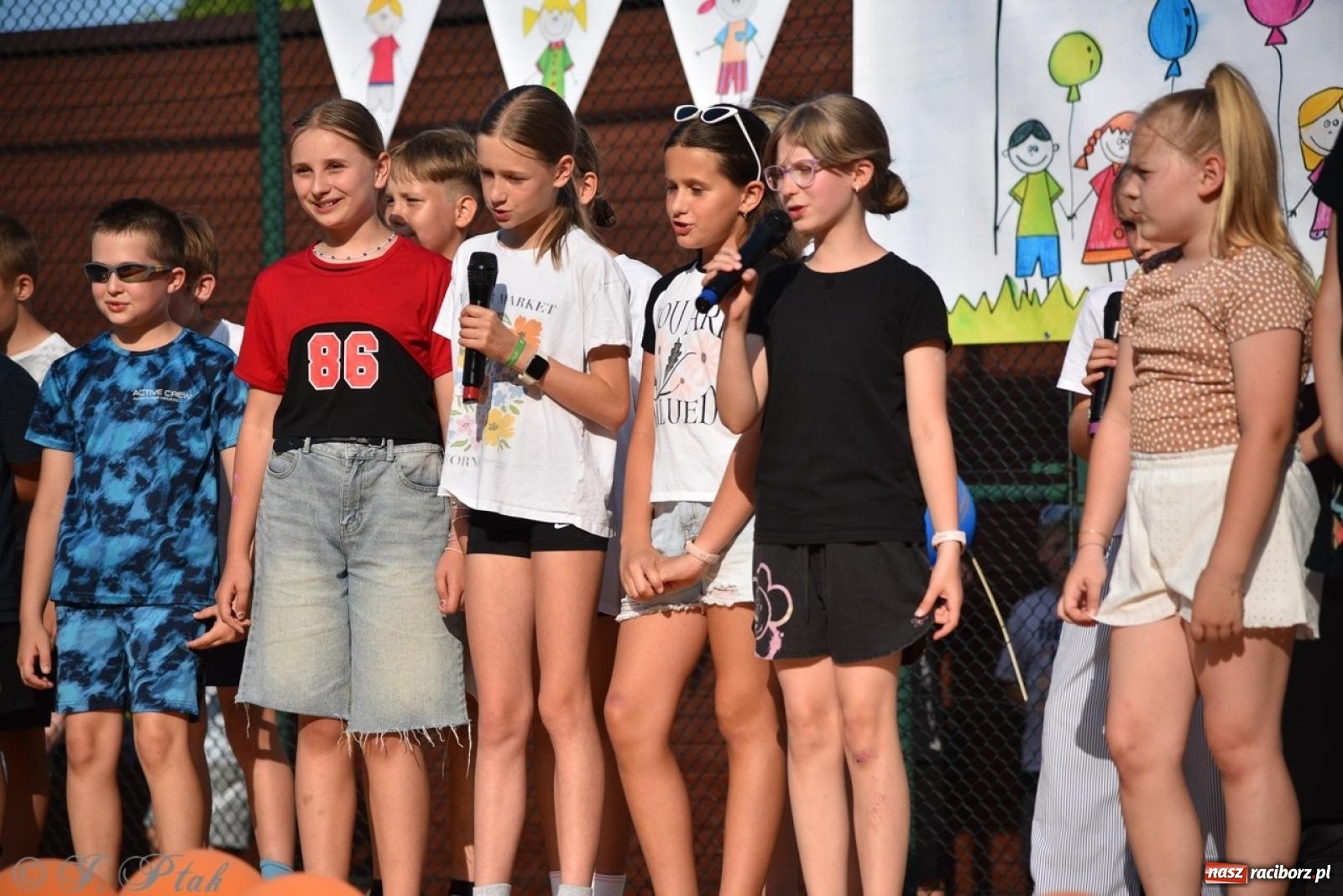 Zdjęcie w galerii na portalu naszraciborz.pl: Festyn szkolny przyciągnął tłumy do SP 15 [FOTO i WIDEO] wiadomości z regionu