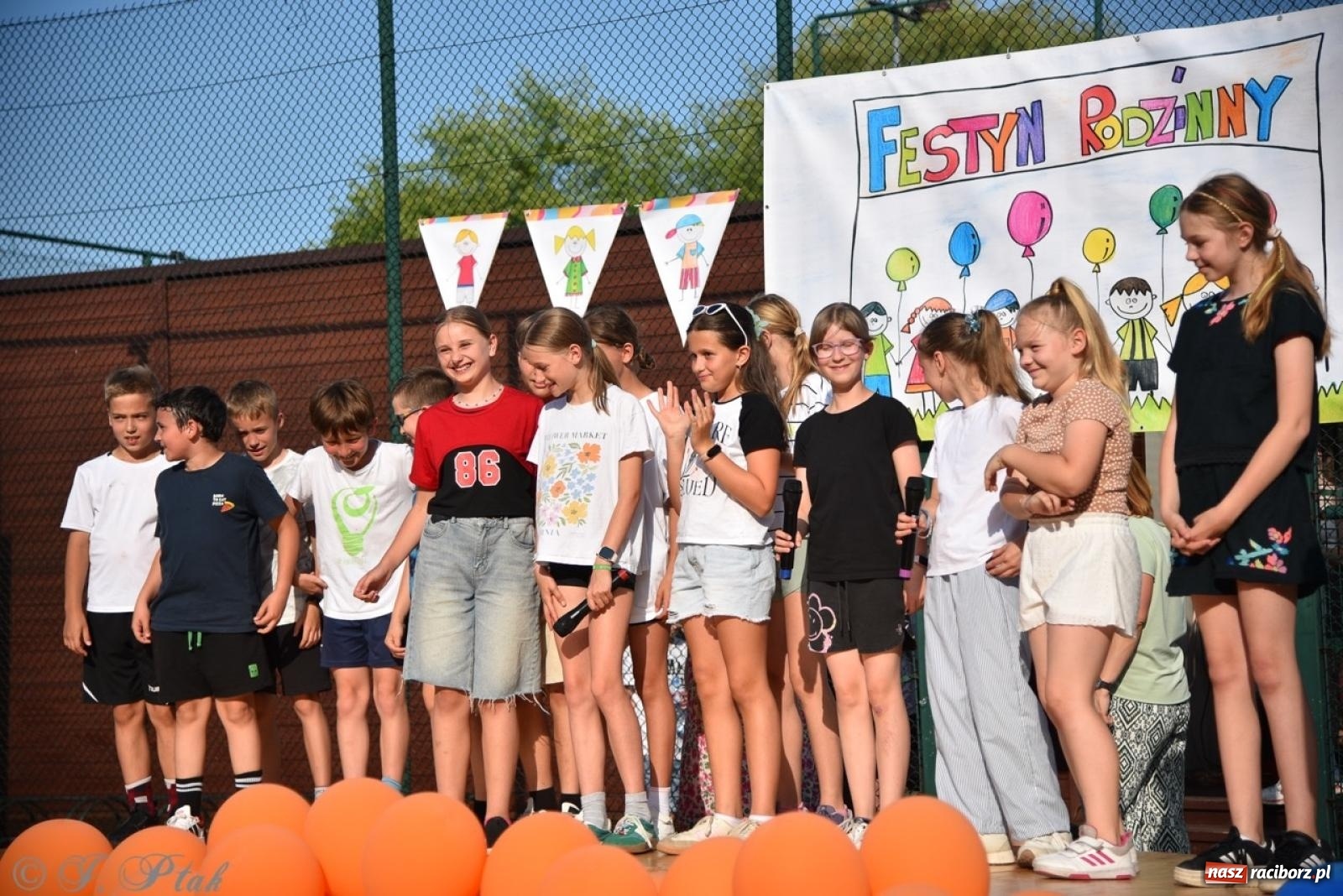 Zdjęcie w galerii na portalu naszraciborz.pl: Festyn szkolny przyciągnął tłumy do SP 15 [FOTO i WIDEO] wiadomości z regionu