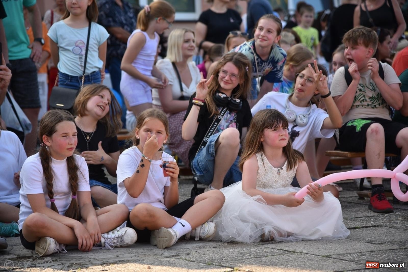 Zdjęcie w galerii na portalu naszraciborz.pl: Festyn szkolny przyciągnął tłumy do SP 15 [FOTO i WIDEO] wiadomości z regionu