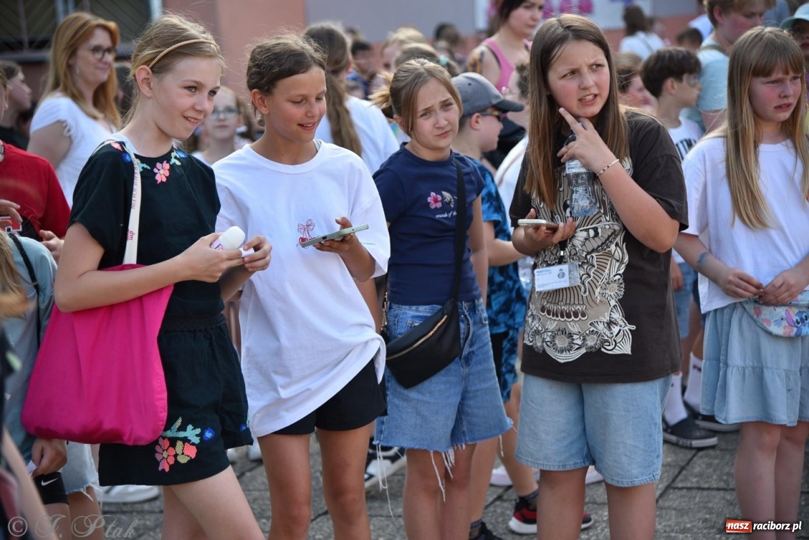 Zdjęcie w galerii na portalu naszraciborz.pl: Festyn szkolny przyciągnął tłumy do SP 15 [FOTO i WIDEO] wiadomości z regionu