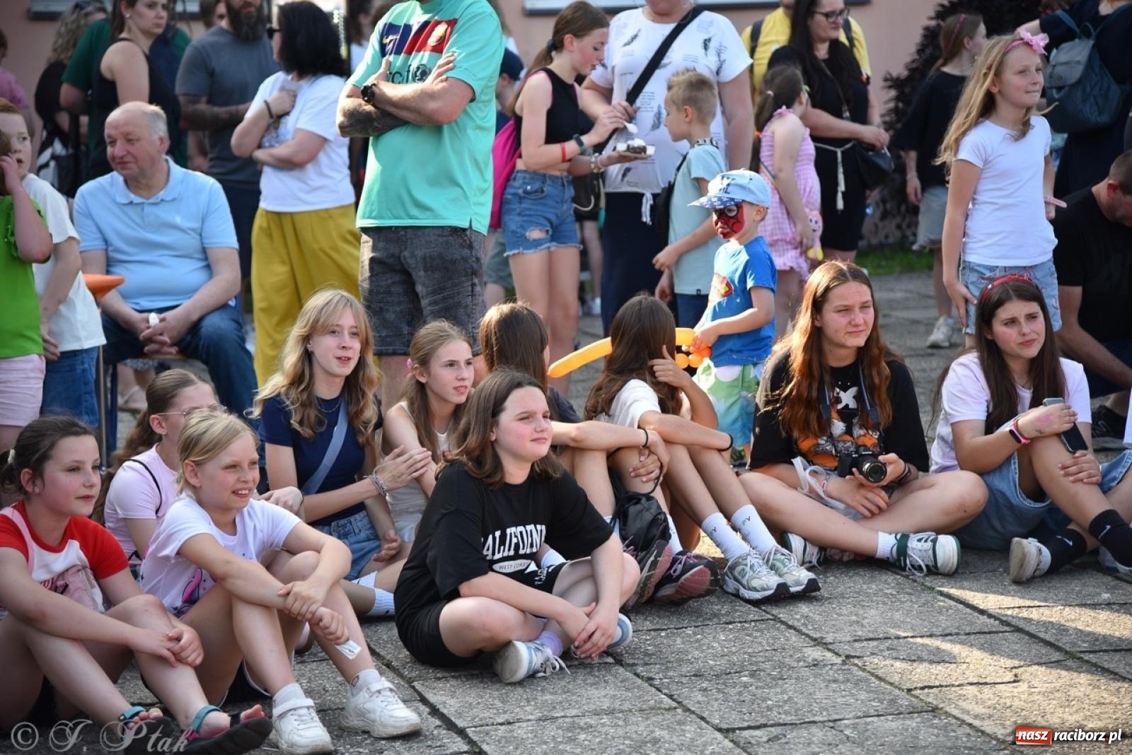 Zdjęcie w galerii na portalu naszraciborz.pl: Festyn szkolny przyciągnął tłumy do SP 15 [FOTO i WIDEO] wiadomości z regionu