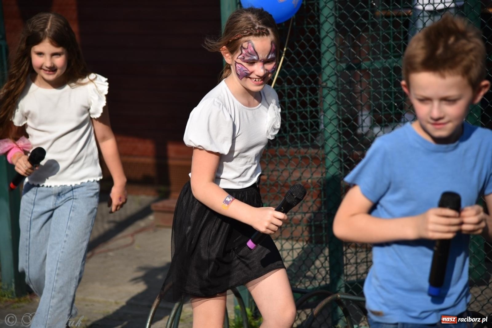 Zdjęcie w galerii na portalu naszraciborz.pl: Festyn szkolny przyciągnął tłumy do SP 15 [FOTO i WIDEO] wiadomości z regionu