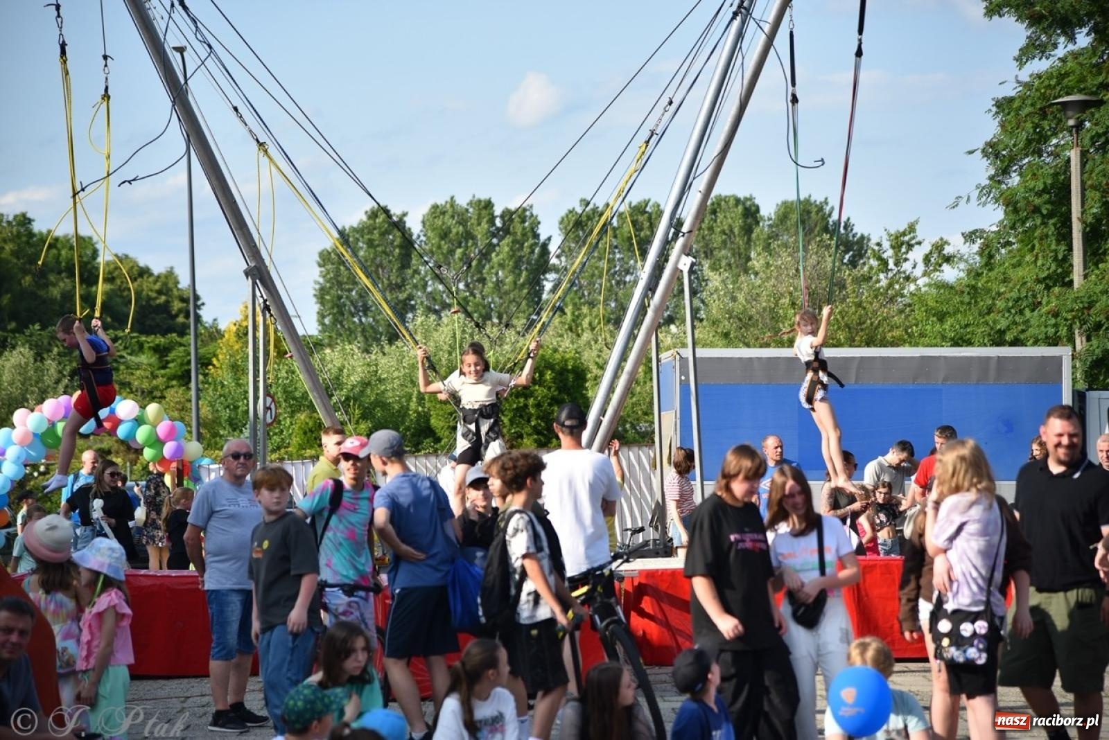Zdjęcie w galerii na portalu naszraciborz.pl: Festyn szkolny przyciągnął tłumy do SP 15 [FOTO i WIDEO] wiadomości z regionu