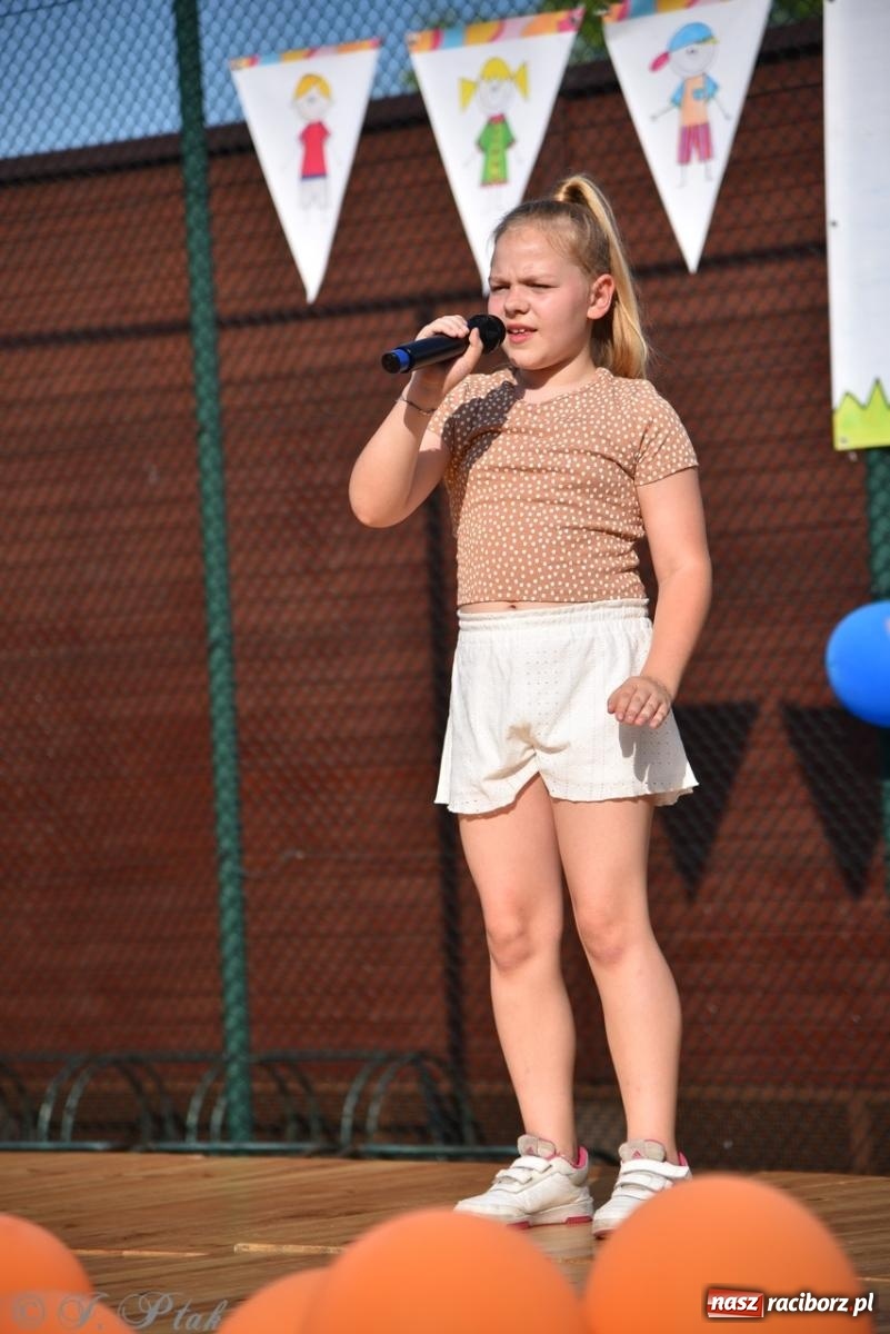 Zdjęcie w galerii na portalu naszraciborz.pl: Festyn szkolny przyciągnął tłumy do SP 15 [FOTO i WIDEO] wiadomości z regionu