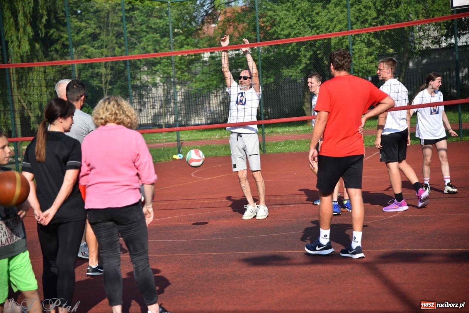 Zdjęcie w galerii na portalu naszraciborz.pl: Festyn szkolny przyciągnął tłumy do SP 15 [FOTO i WIDEO] wiadomości z regionu