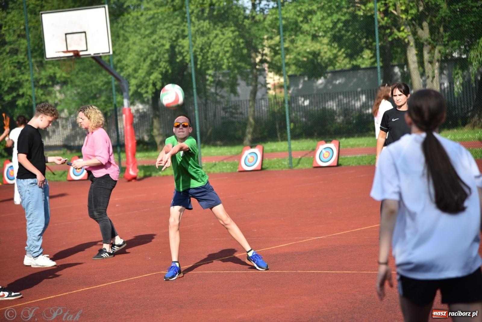 Zdjęcie w galerii na portalu naszraciborz.pl: Festyn szkolny przyciągnął tłumy do SP 15 [FOTO i WIDEO] wiadomości z regionu