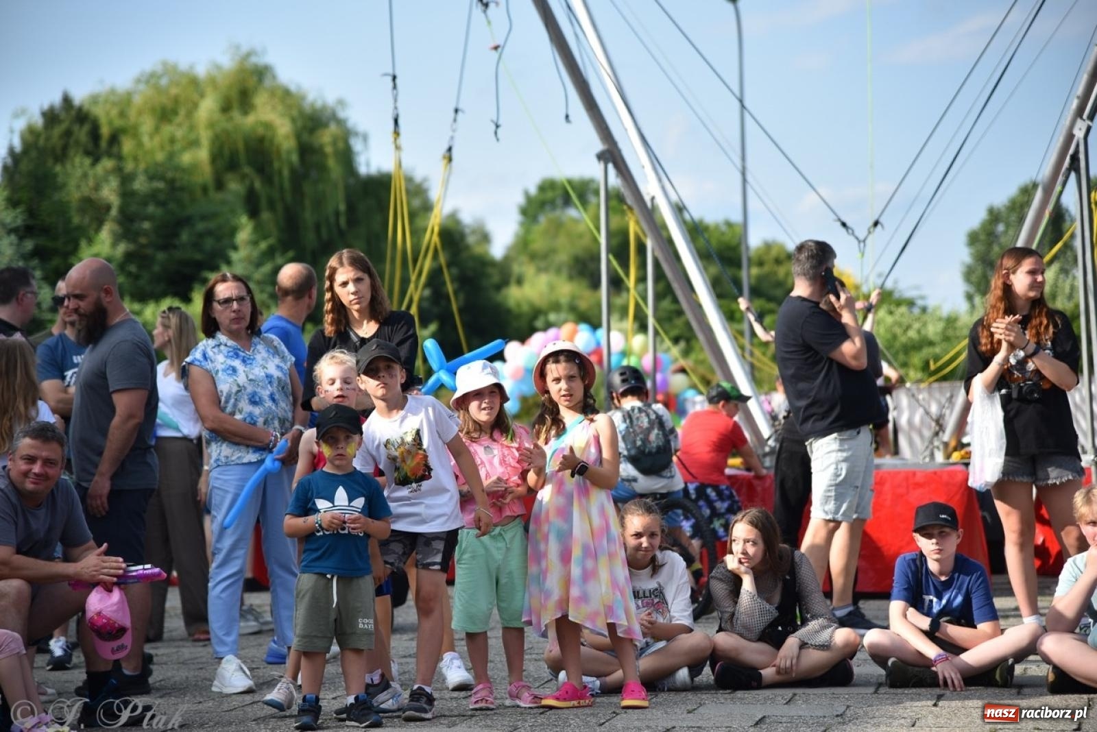 Zdjęcie w galerii na portalu naszraciborz.pl: Festyn szkolny przyciągnął tłumy do SP 15 [FOTO i WIDEO] wiadomości z regionu