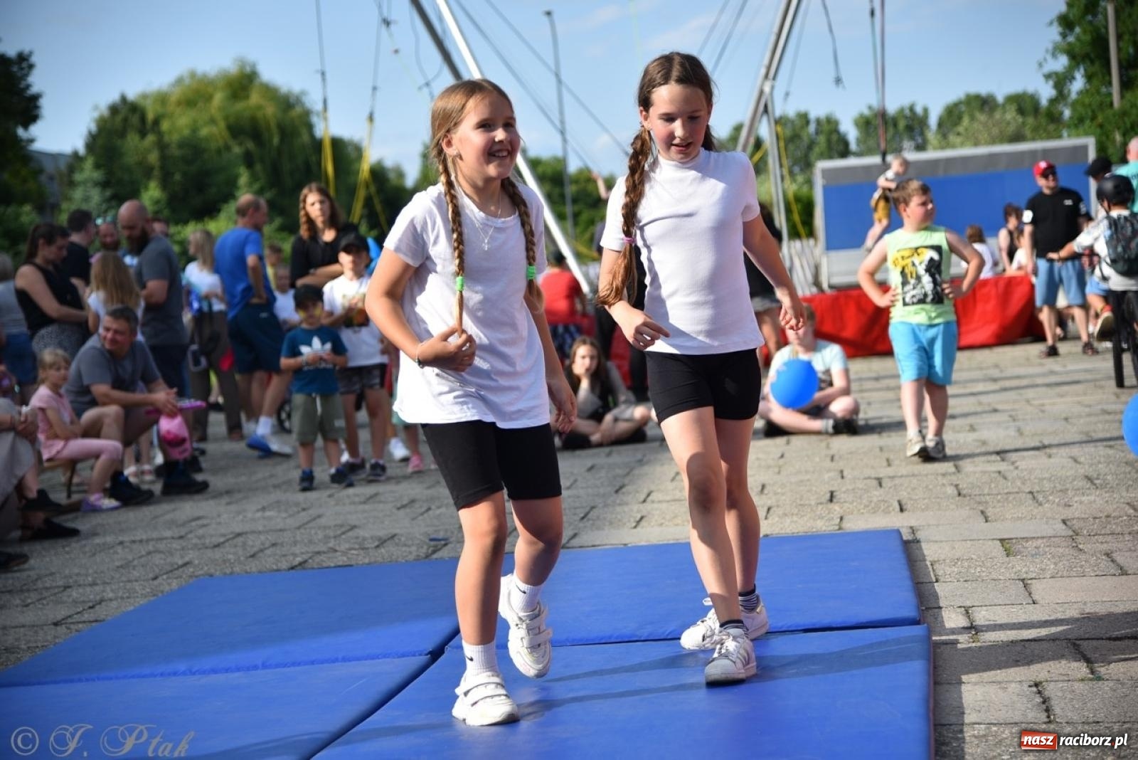 Zdjęcie w galerii na portalu naszraciborz.pl: Festyn szkolny przyciągnął tłumy do SP 15 [FOTO i WIDEO] wiadomości z regionu