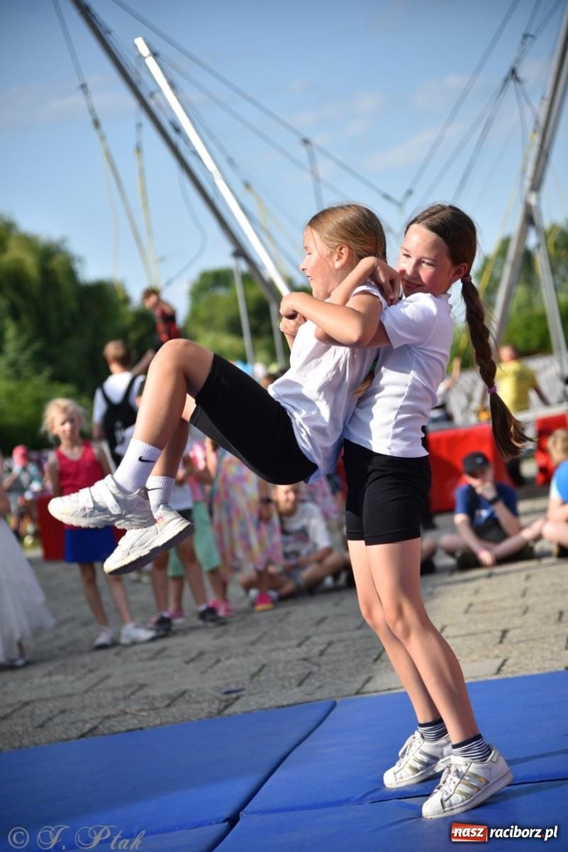 Zdjęcie w galerii na portalu naszraciborz.pl: Festyn szkolny przyciągnął tłumy do SP 15 [FOTO i WIDEO] wiadomości z regionu