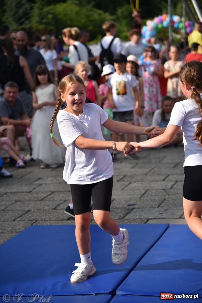 Zdjęcie w galerii na portalu naszraciborz.pl: Festyn szkolny przyciągnął tłumy do SP 15 [FOTO i WIDEO] wiadomości z regionu