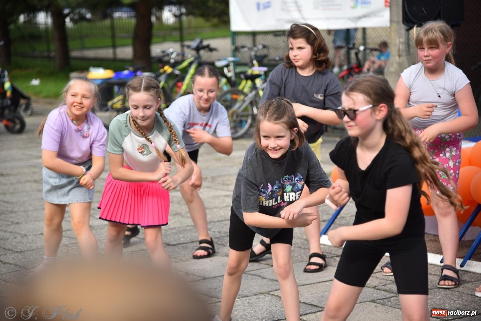 Zdjęcie w galerii na portalu naszraciborz.pl: Festyn szkolny przyciągnął tłumy do SP 15 [FOTO i WIDEO] wiadomości z regionu