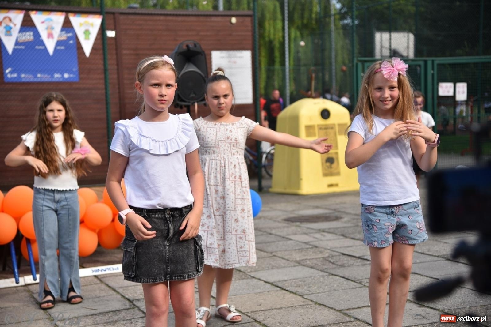 Zdjęcie w galerii na portalu naszraciborz.pl: Festyn szkolny przyciągnął tłumy do SP 15 [FOTO i WIDEO] wiadomości z regionu