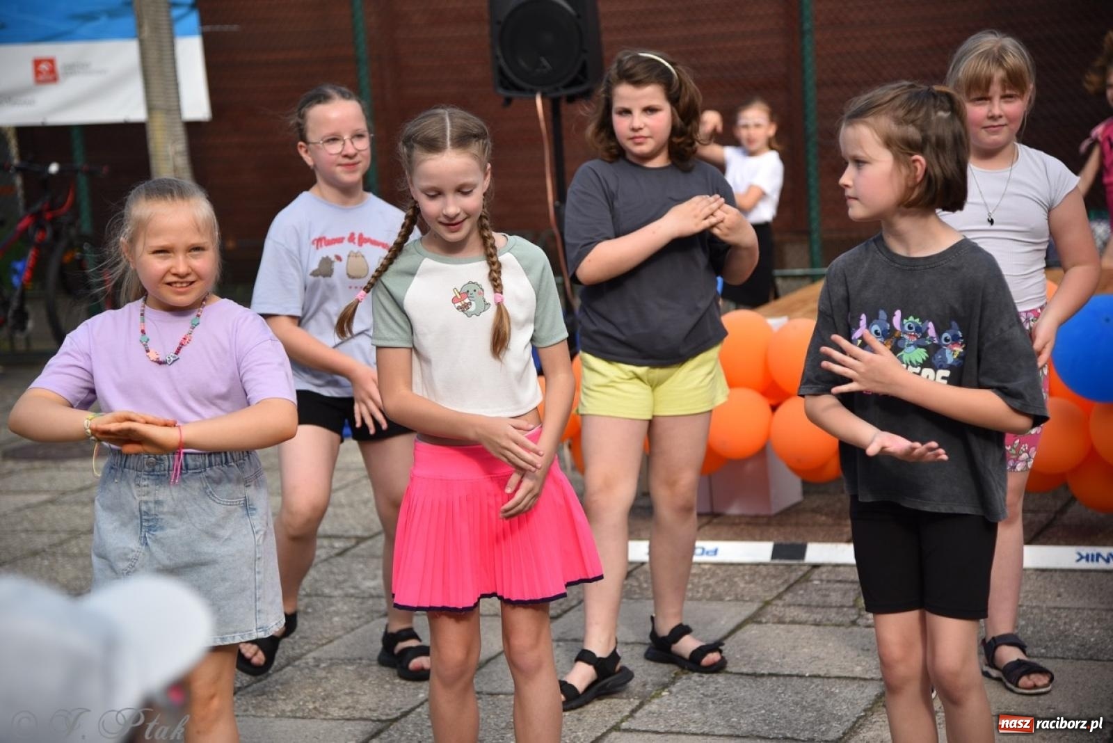 Zdjęcie w galerii na portalu naszraciborz.pl: Festyn szkolny przyciągnął tłumy do SP 15 [FOTO i WIDEO] wiadomości z regionu