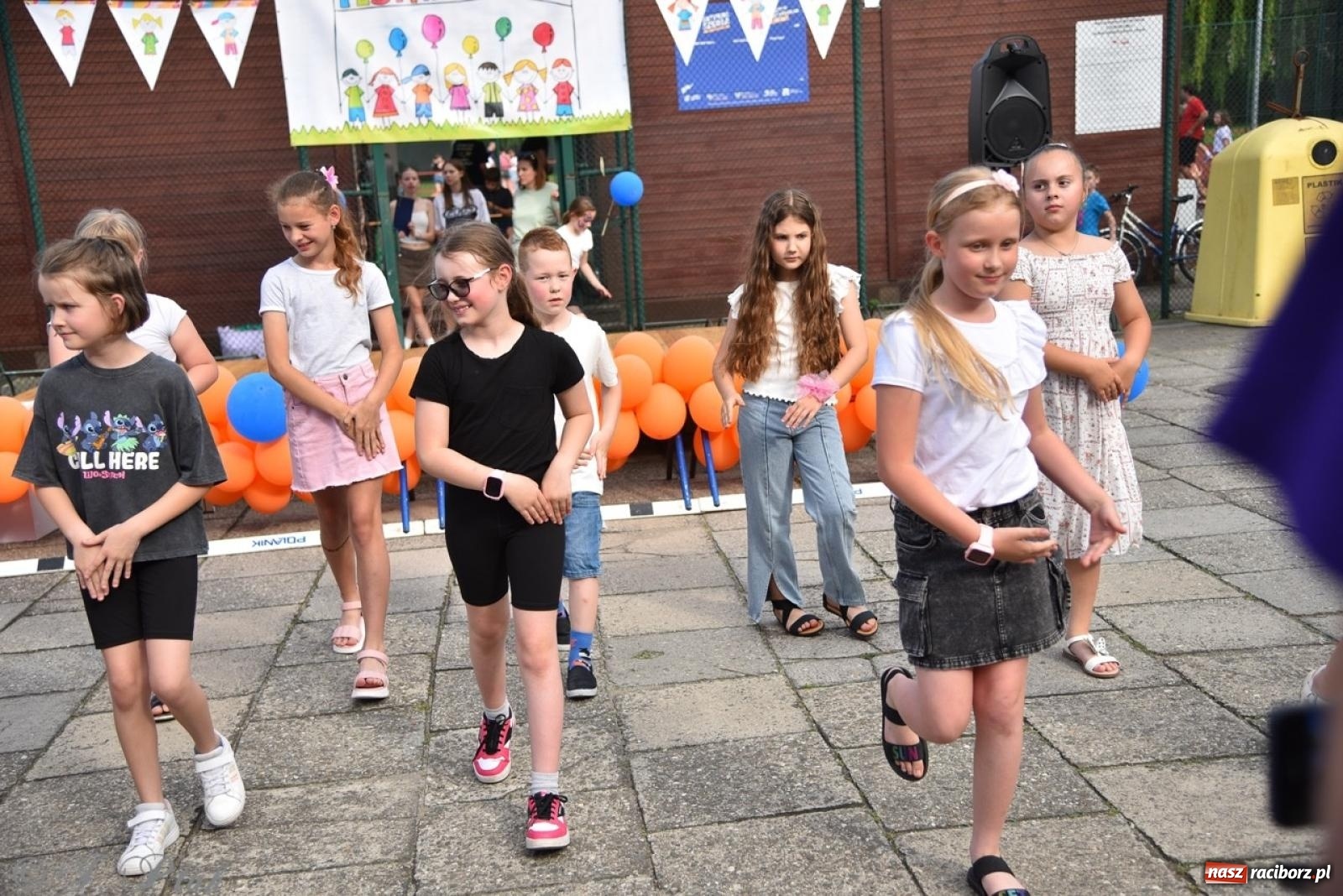 Zdjęcie w galerii na portalu naszraciborz.pl: Festyn szkolny przyciągnął tłumy do SP 15 [FOTO i WIDEO] wiadomości z regionu