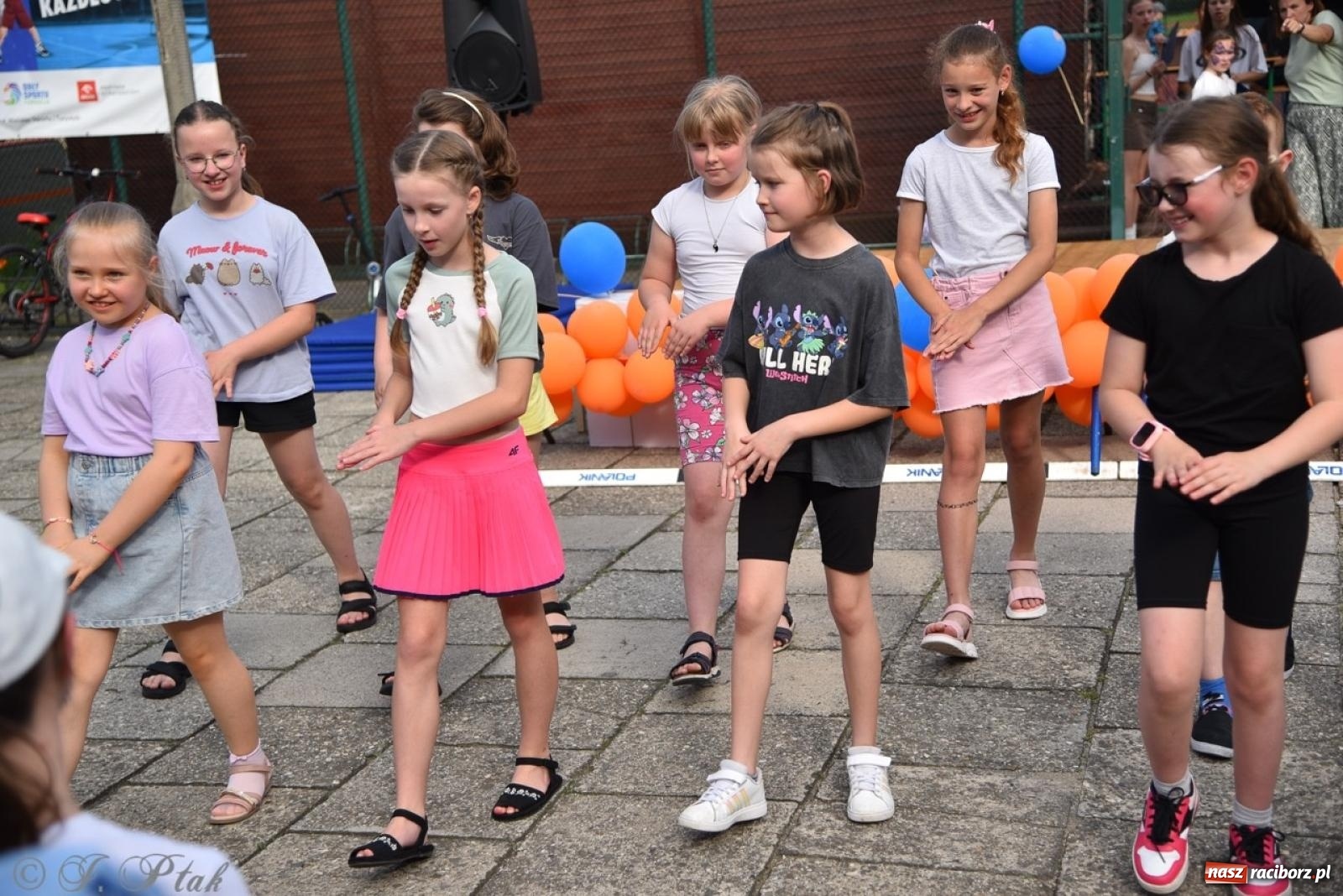 Zdjęcie w galerii na portalu naszraciborz.pl: Festyn szkolny przyciągnął tłumy do SP 15 [FOTO i WIDEO] wiadomości z regionu