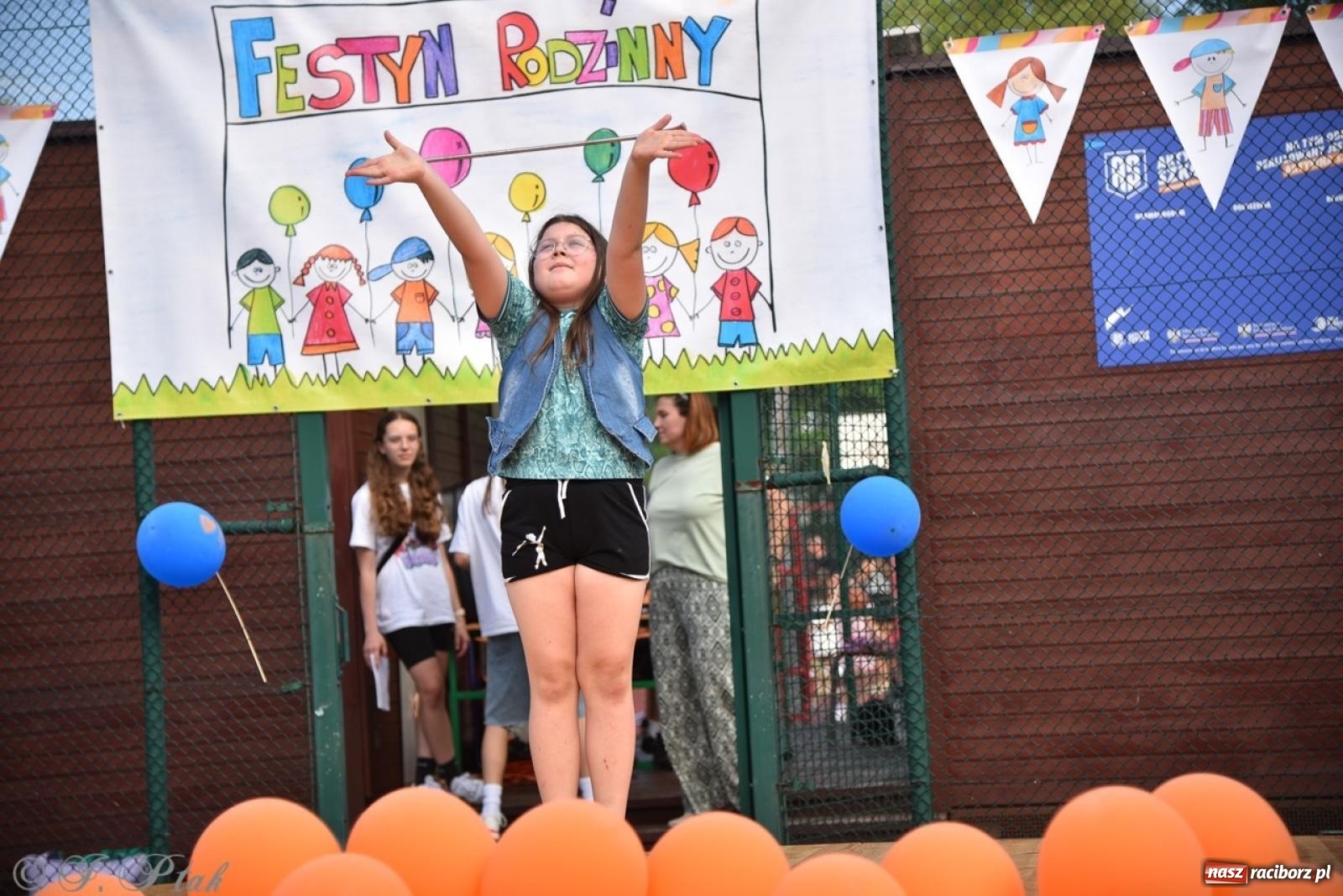 Zdjęcie w galerii na portalu naszraciborz.pl: Festyn szkolny przyciągnął tłumy do SP 15 [FOTO i WIDEO] wiadomości z regionu
