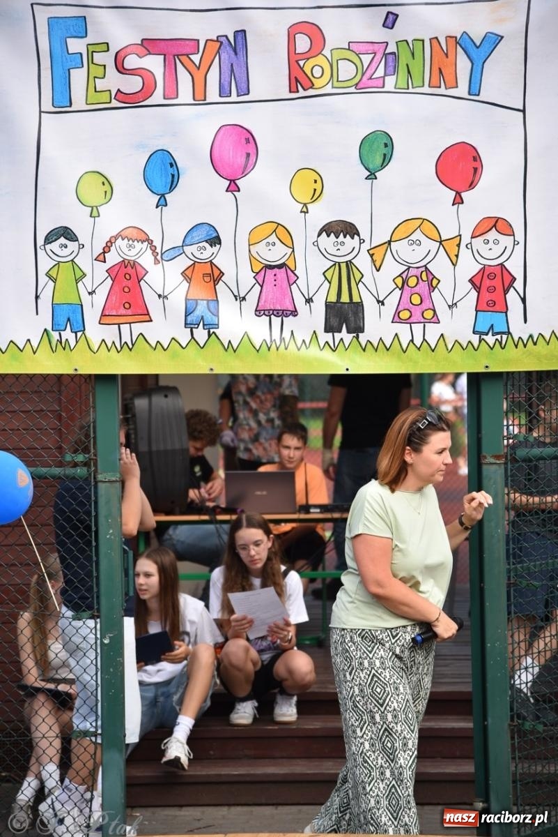 Zdjęcie w galerii na portalu naszraciborz.pl: Festyn szkolny przyciągnął tłumy do SP 15 [FOTO i WIDEO] wiadomości z regionu