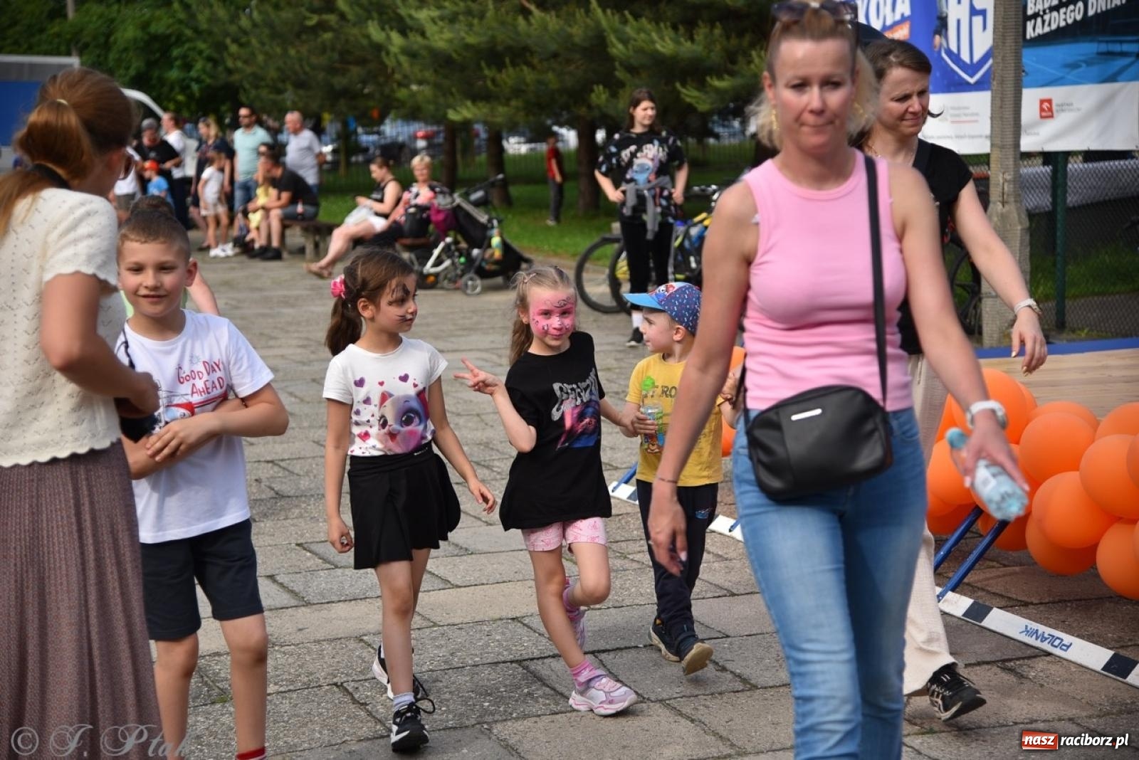 Zdjęcie w galerii na portalu naszraciborz.pl: Festyn szkolny przyciągnął tłumy do SP 15 [FOTO i WIDEO] wiadomości z regionu