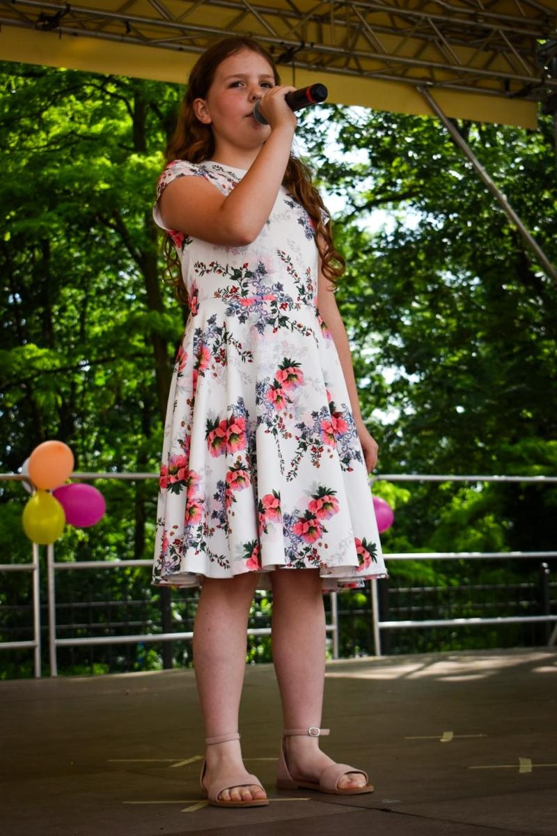 Zdjęcie w galerii na portalu naszraciborz.pl: Rodzinne świętowanie z MDK na dziedzińcu Zamku Piastowskiego w Raciborzu wiadomości z regionu