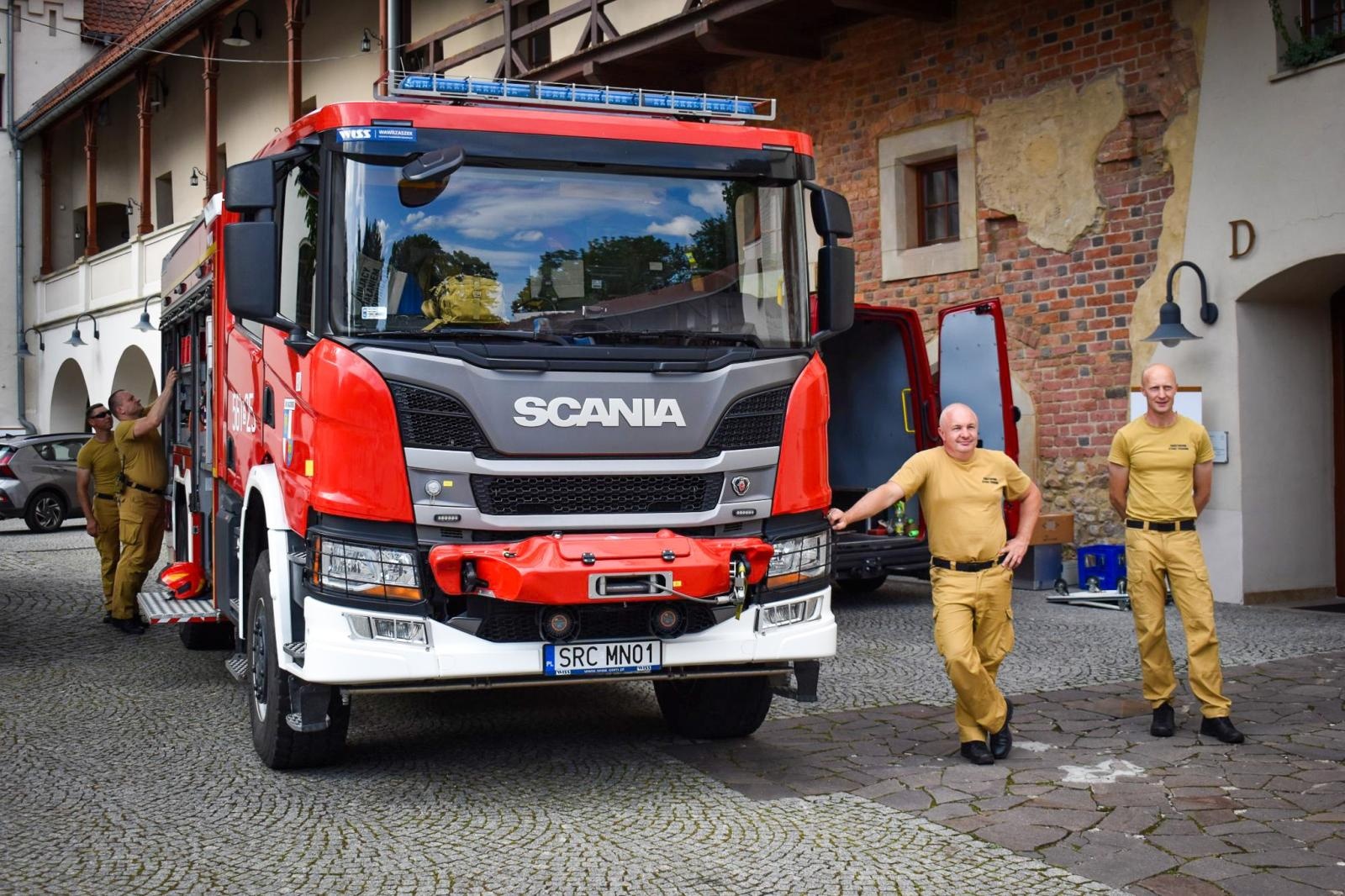 Zdjęcie w galerii na portalu naszraciborz.pl: Rodzinne świętowanie z MDK na dziedzińcu Zamku Piastowskiego w Raciborzu wiadomości z regionu