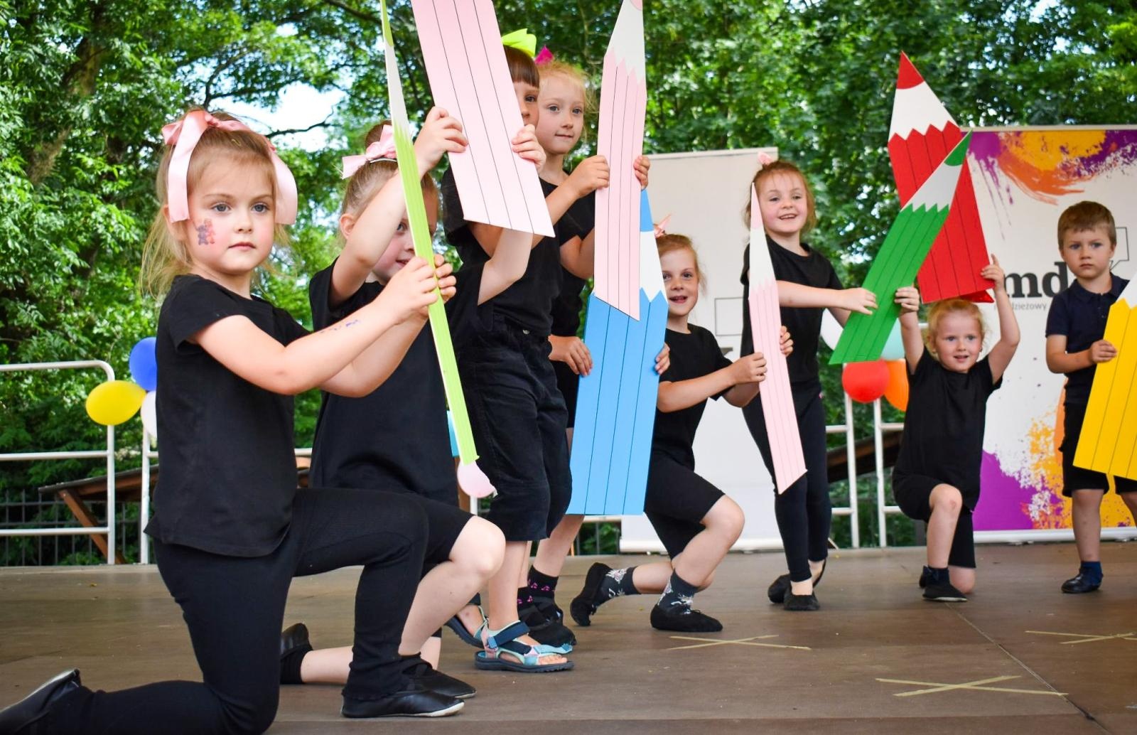 Zdjęcie w galerii na portalu naszraciborz.pl: Rodzinne świętowanie z MDK na dziedzińcu Zamku Piastowskiego w Raciborzu wiadomości z regionu