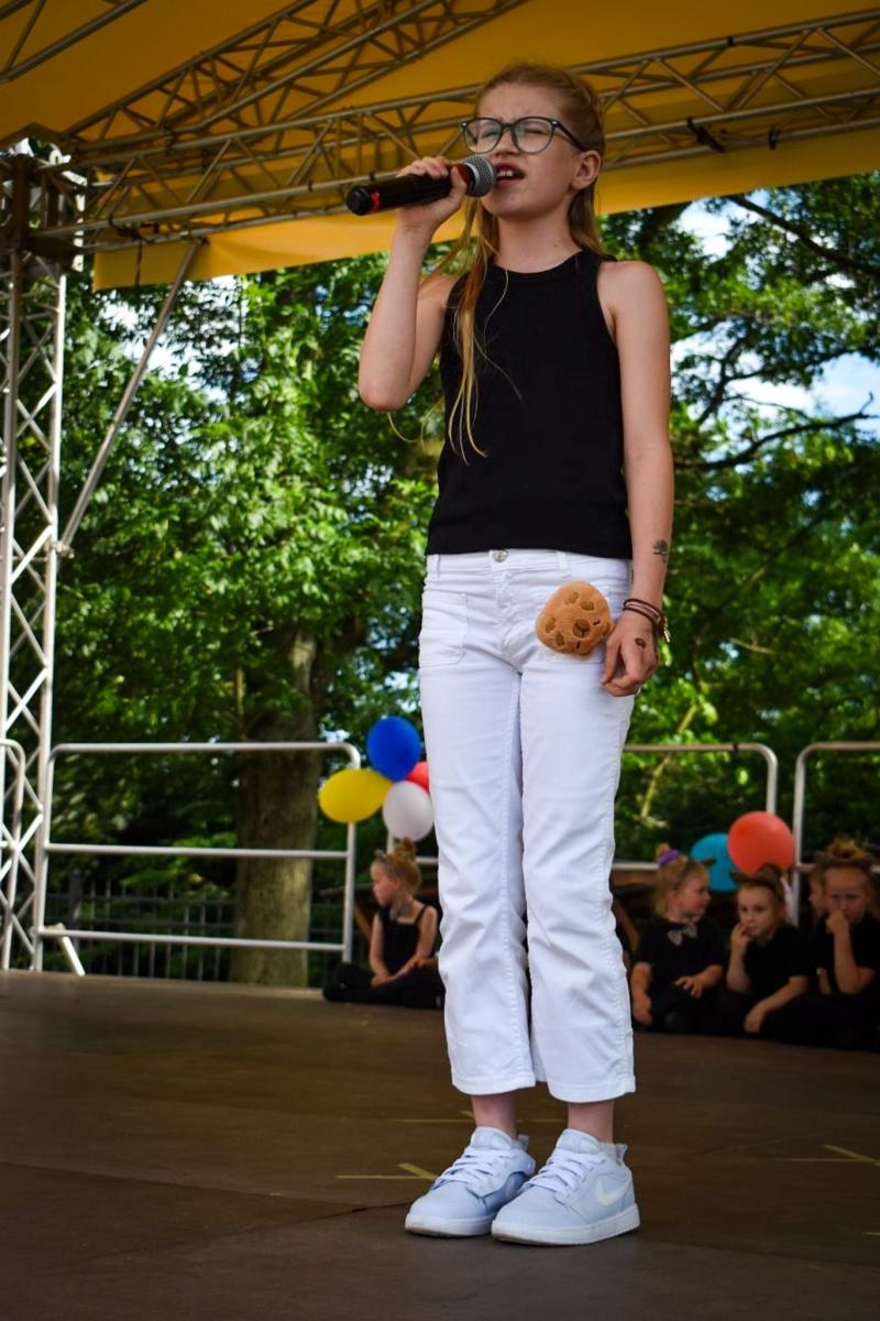 Zdjęcie w galerii na portalu naszraciborz.pl: Rodzinne świętowanie z MDK na dziedzińcu Zamku Piastowskiego w Raciborzu wiadomości z regionu