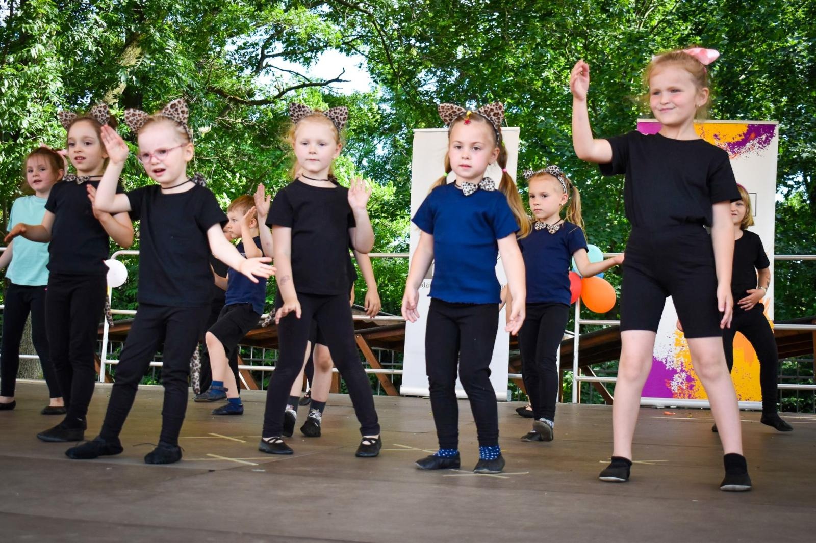 Zdjęcie w galerii na portalu naszraciborz.pl: Rodzinne świętowanie z MDK na dziedzińcu Zamku Piastowskiego w Raciborzu wiadomości z regionu