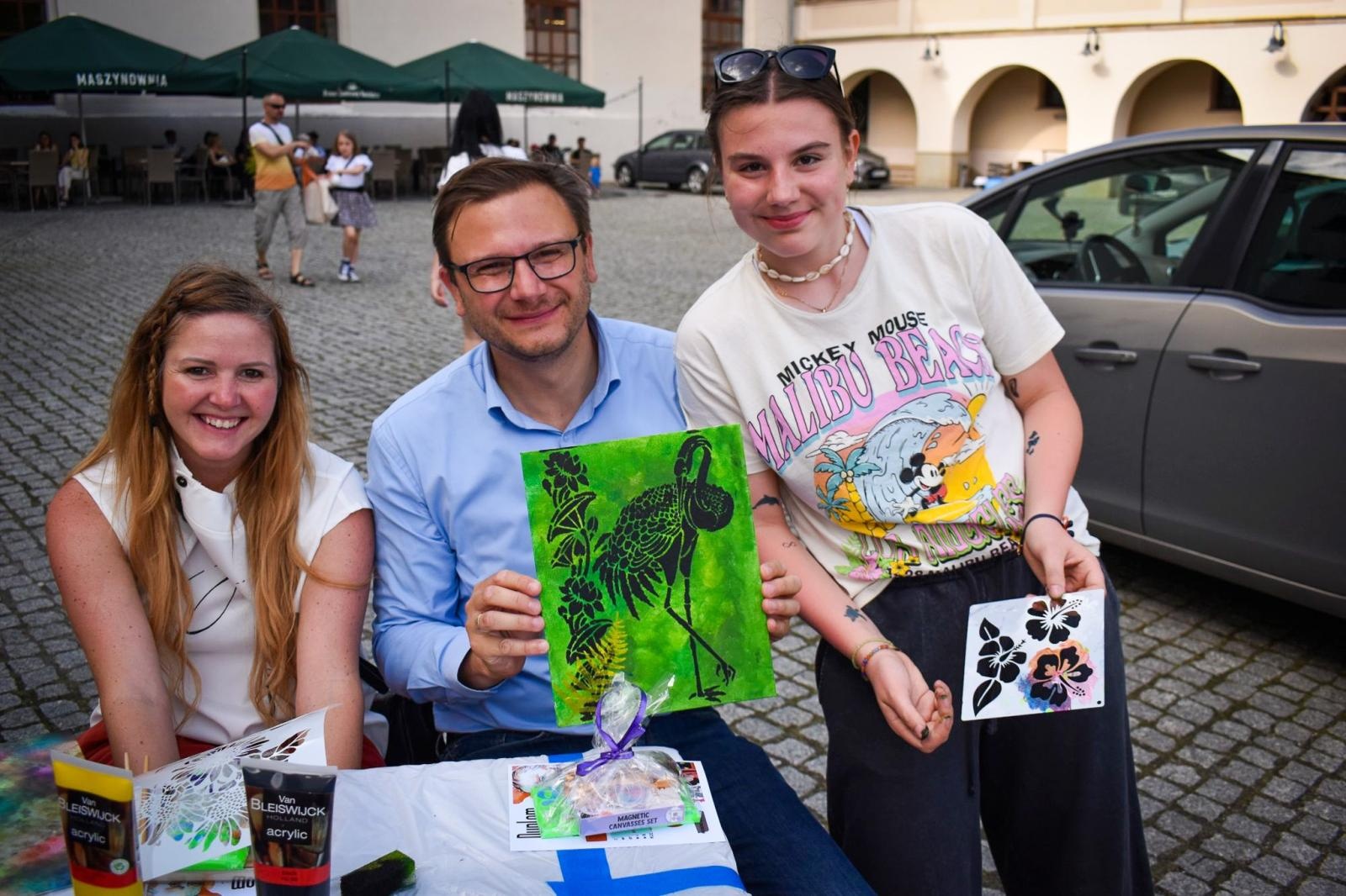 Zdjęcie w galerii na portalu naszraciborz.pl: Rodzinne świętowanie z MDK na dziedzińcu Zamku Piastowskiego w Raciborzu wiadomości z regionu