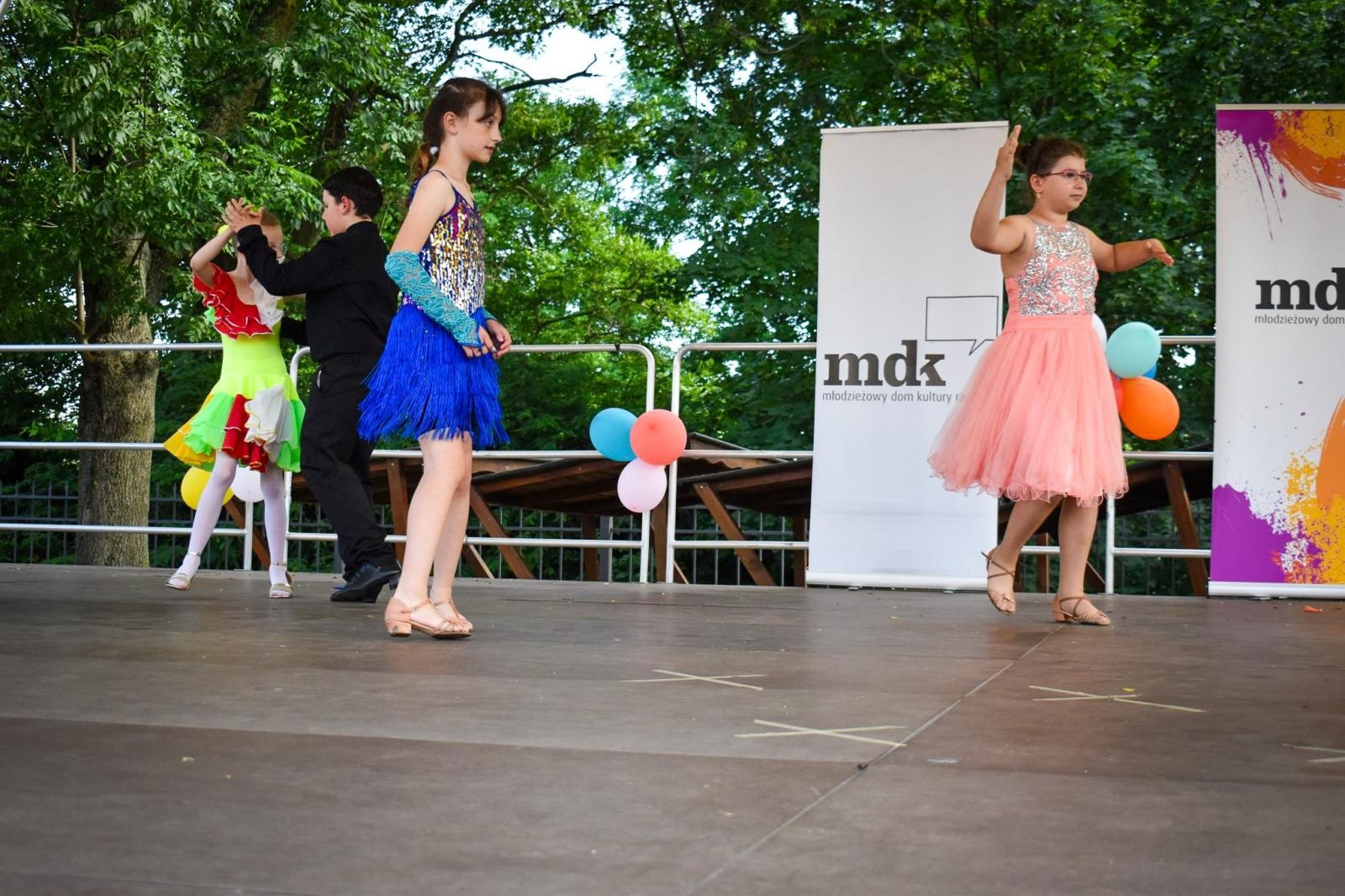 Zdjęcie w galerii na portalu naszraciborz.pl: Rodzinne świętowanie z MDK na dziedzińcu Zamku Piastowskiego w Raciborzu wiadomości z regionu