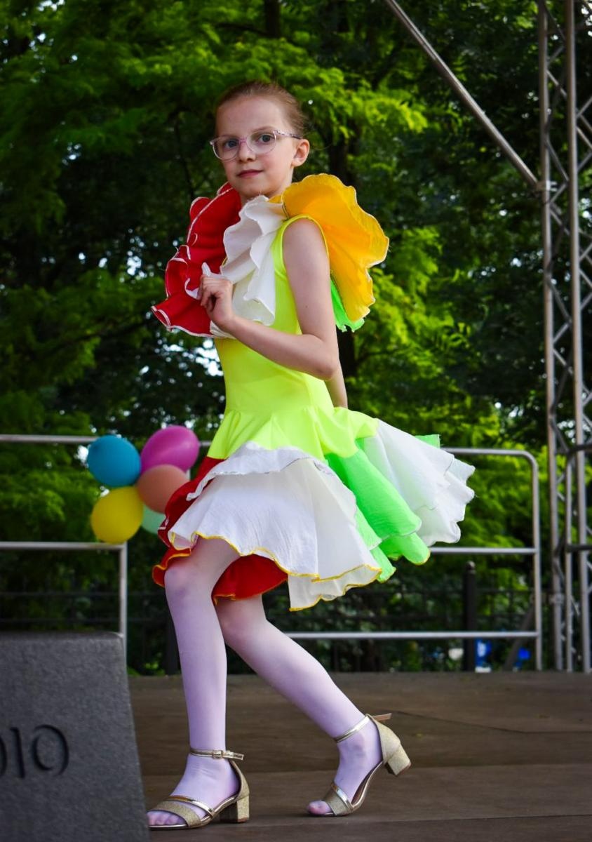 Zdjęcie w galerii na portalu naszraciborz.pl: Rodzinne świętowanie z MDK na dziedzińcu Zamku Piastowskiego w Raciborzu wiadomości z regionu