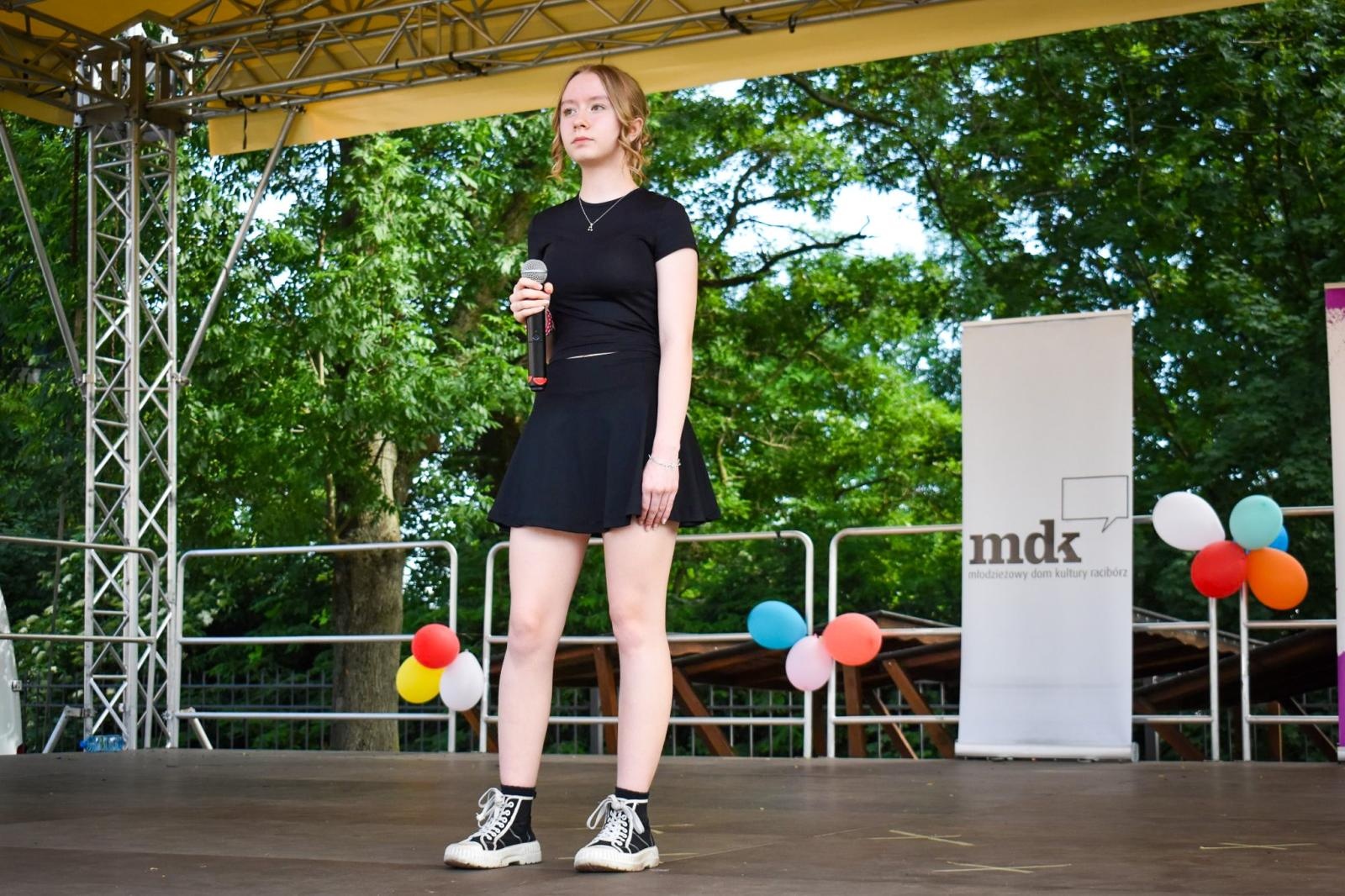 Zdjęcie w galerii na portalu naszraciborz.pl: Rodzinne świętowanie z MDK na dziedzińcu Zamku Piastowskiego w Raciborzu wiadomości z regionu