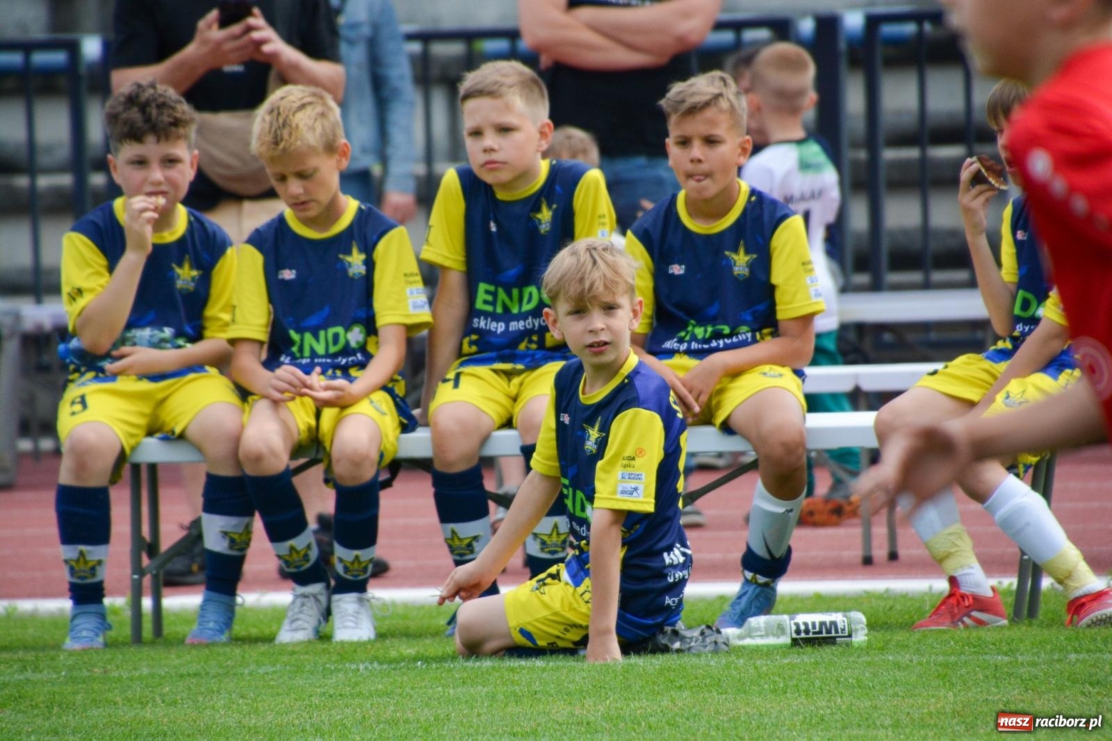 Zdjęcie w galerii na portalu naszraciborz.pl: Międzynarodowy turniej U-8 i U-9 trwa na stadionie OSiR Racibórz wiadomości z regionu