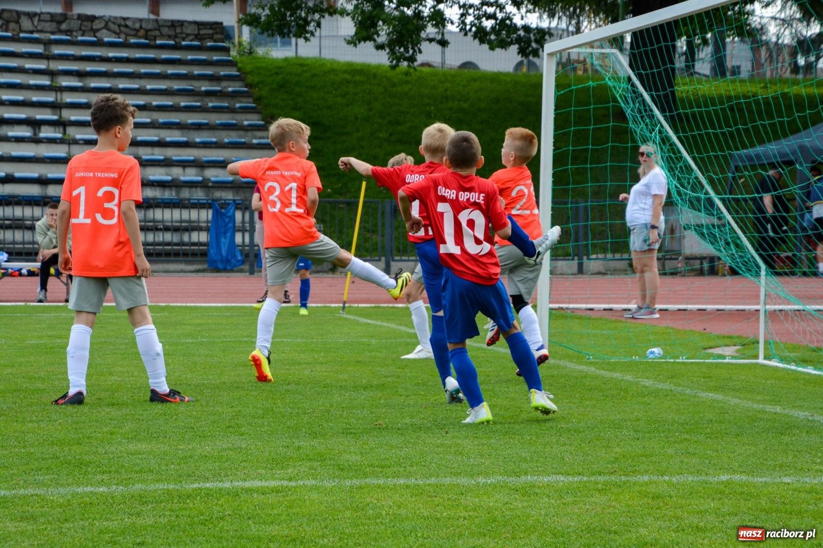 Zdjęcie w galerii na portalu naszraciborz.pl: Międzynarodowy turniej U-8 i U-9 trwa na stadionie OSiR Racibórz wiadomości z regionu