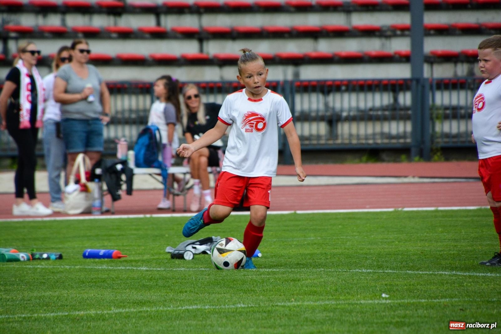 Zdjęcie w galerii na portalu naszraciborz.pl: Międzynarodowy turniej U-8 i U-9 trwa na stadionie OSiR Racibórz wiadomości z regionu
