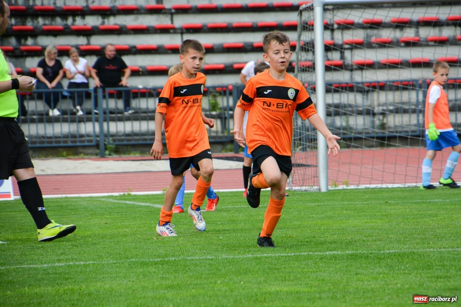 Zdjęcie w galerii na portalu naszraciborz.pl: Międzynarodowy turniej U-8 i U-9 trwa na stadionie OSiR Racibórz wiadomości z regionu