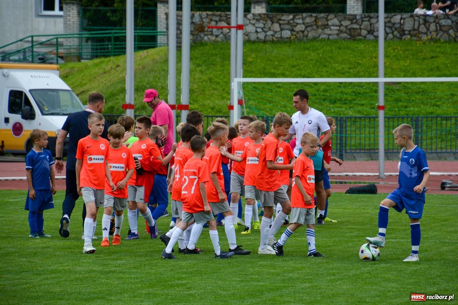 Zdjęcie w galerii na portalu naszraciborz.pl: Międzynarodowy turniej U-8 i U-9 trwa na stadionie OSiR Racibórz wiadomości z regionu
