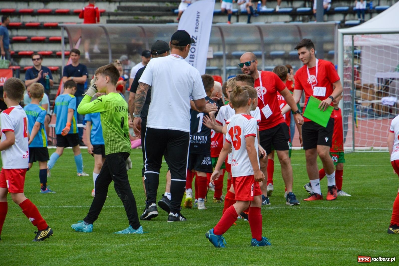Zdjęcie w galerii na portalu naszraciborz.pl: Międzynarodowy turniej U-8 i U-9 trwa na stadionie OSiR Racibórz wiadomości z regionu